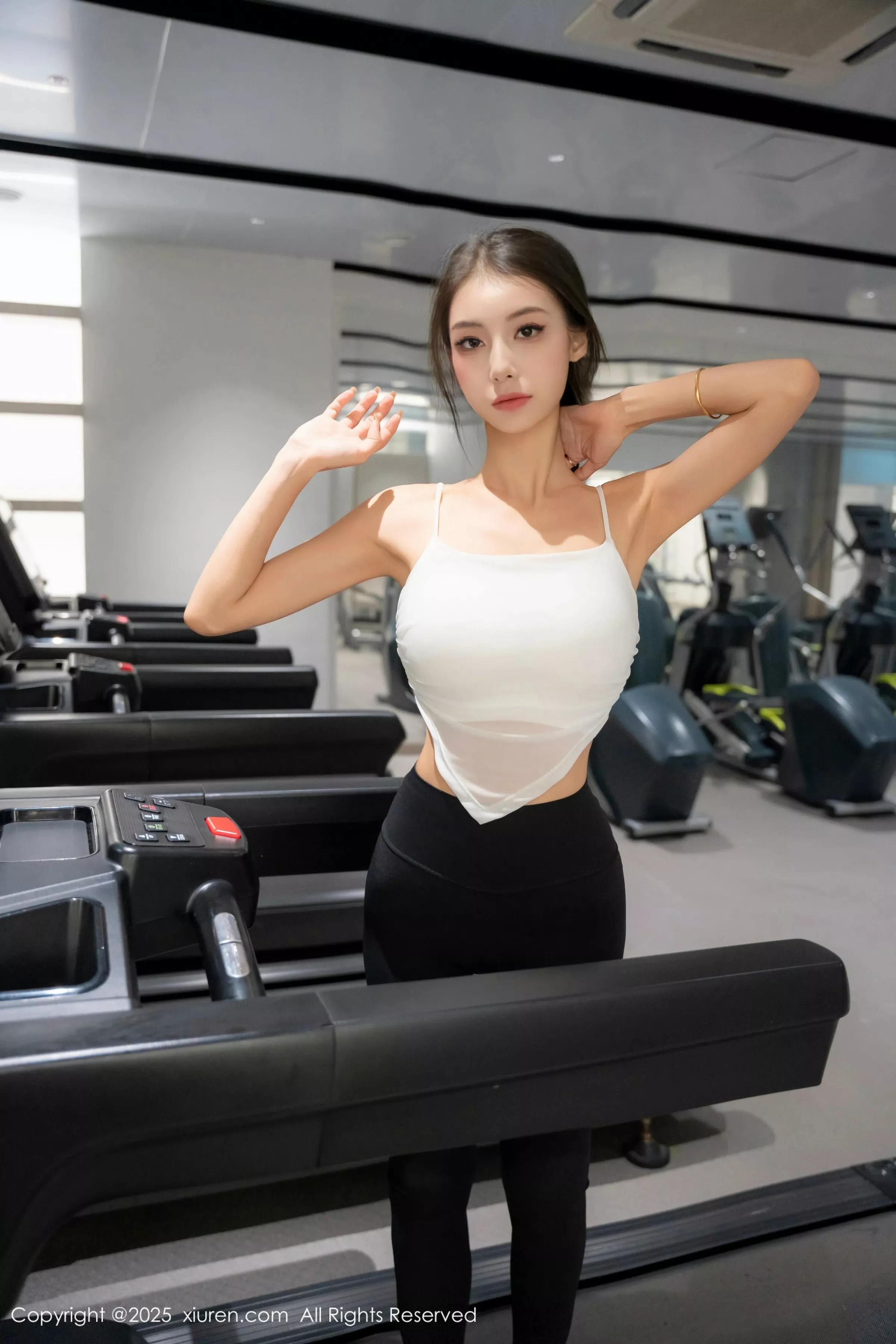 秀人集.com_[XiuRen秀人网]No.10239_模特Lingyu69健身房场景性感紧身瑜伽服饰秀丰腴身材诱惑写真58P