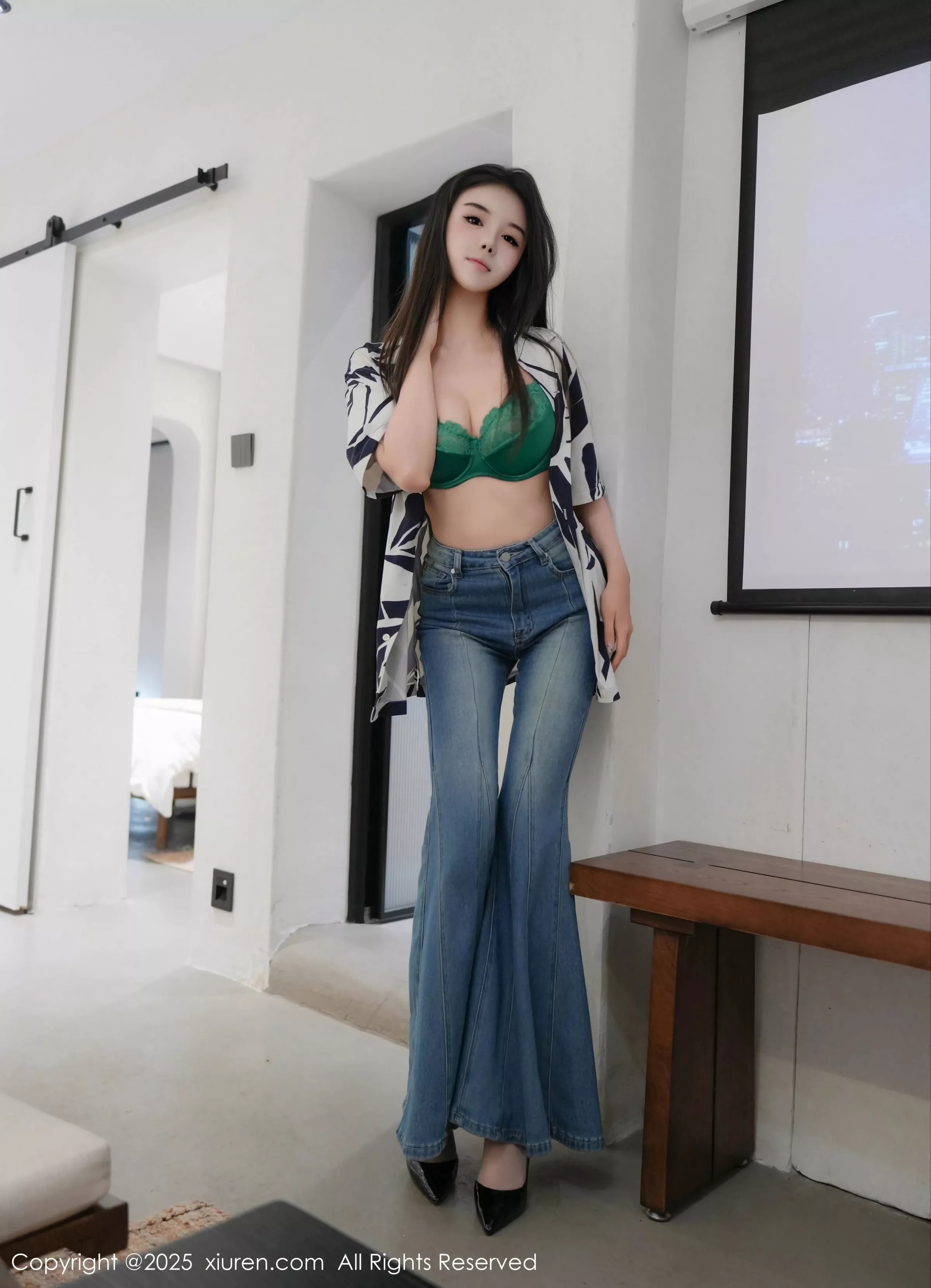 秀人集.com_[XiuRen秀人网]No.10260_模特袁圆性感T恤露绿色内衣配灰色丝袜秀曼妙身姿完美诱惑写真78P