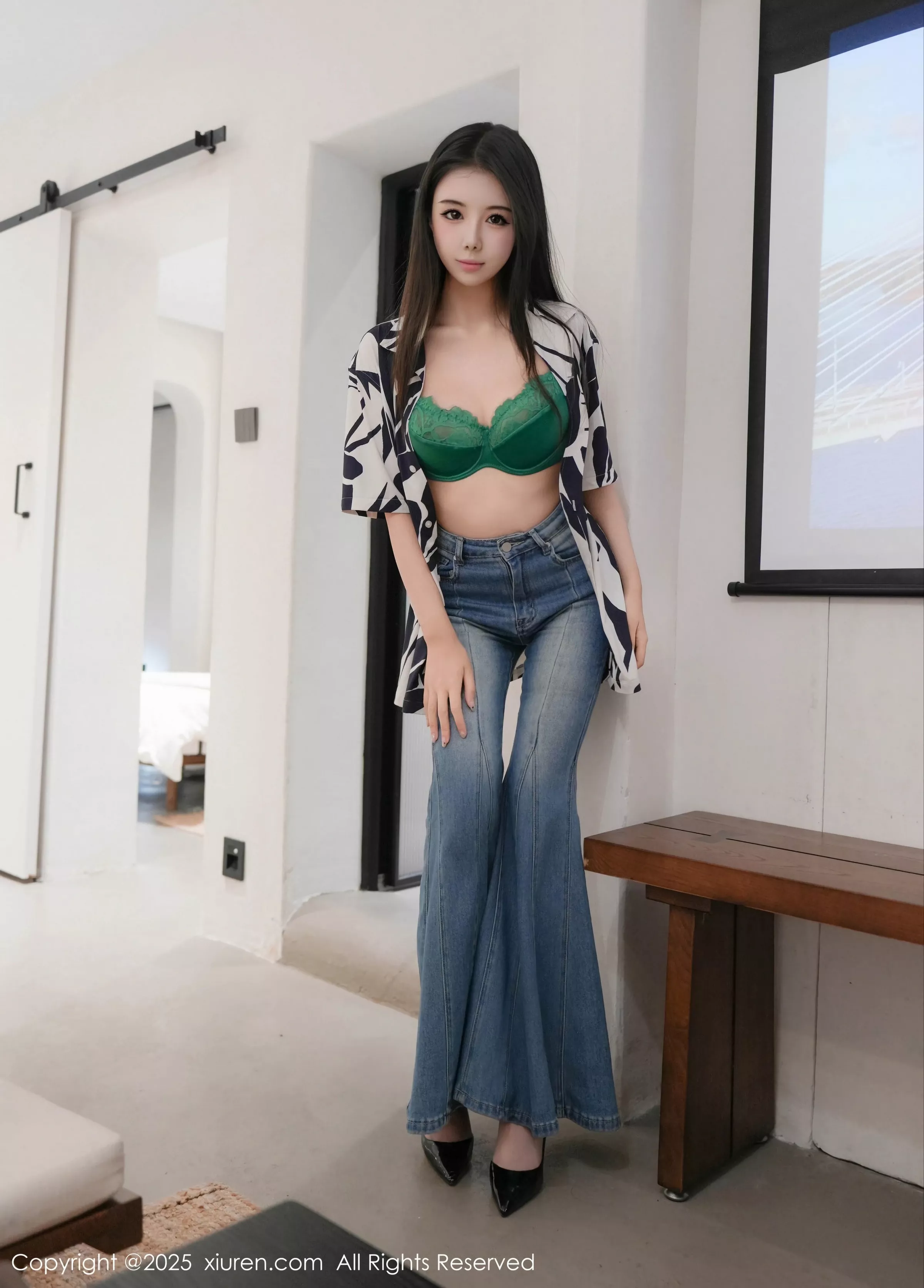 秀人集.com_[XiuRen秀人网]No.10260_模特袁圆性感T恤露绿色内衣配灰色丝袜秀曼妙身姿完美诱惑写真78P