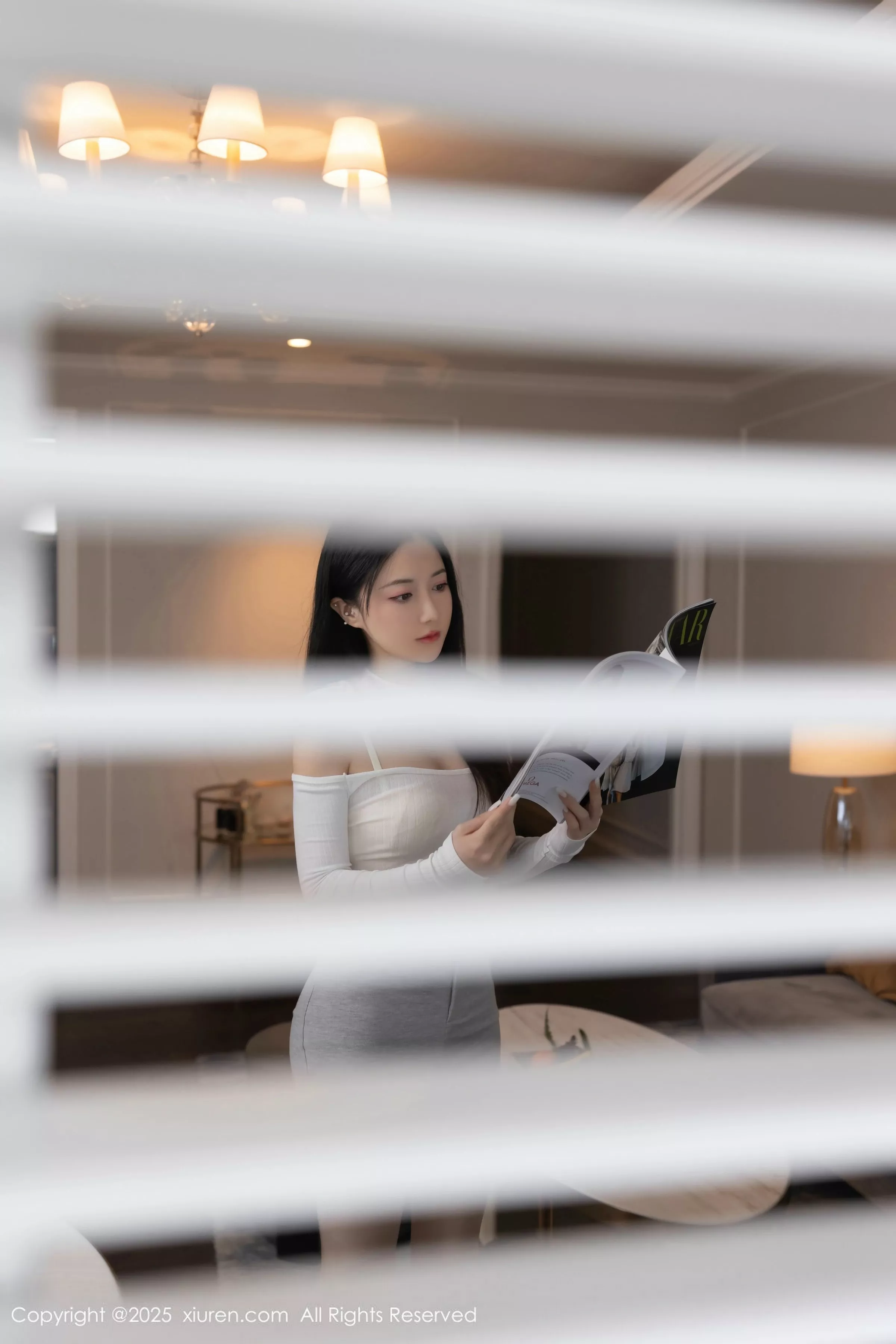 秀人集.com_[XiuRen秀人网]No.10261_模特鱼子酱Fish性感白色短T露白色内衣配开档白丝秀美腿诱惑写真80P