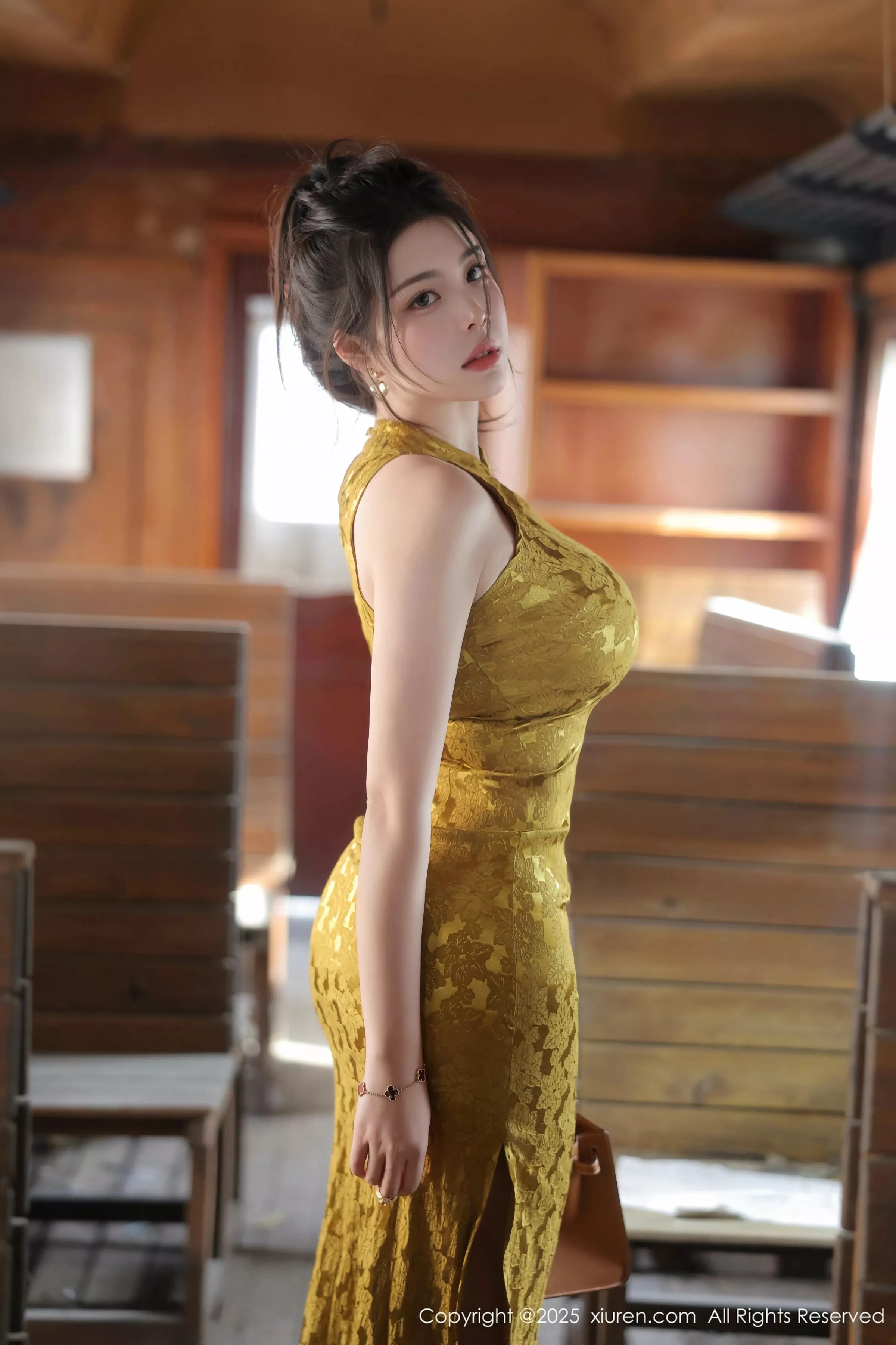 秀人集.com_[XiuRen秀人网]No.10269_模特林若凡F性感黄色旗袍露浅色内衣秀丰腴身材撩人诱惑写真71P