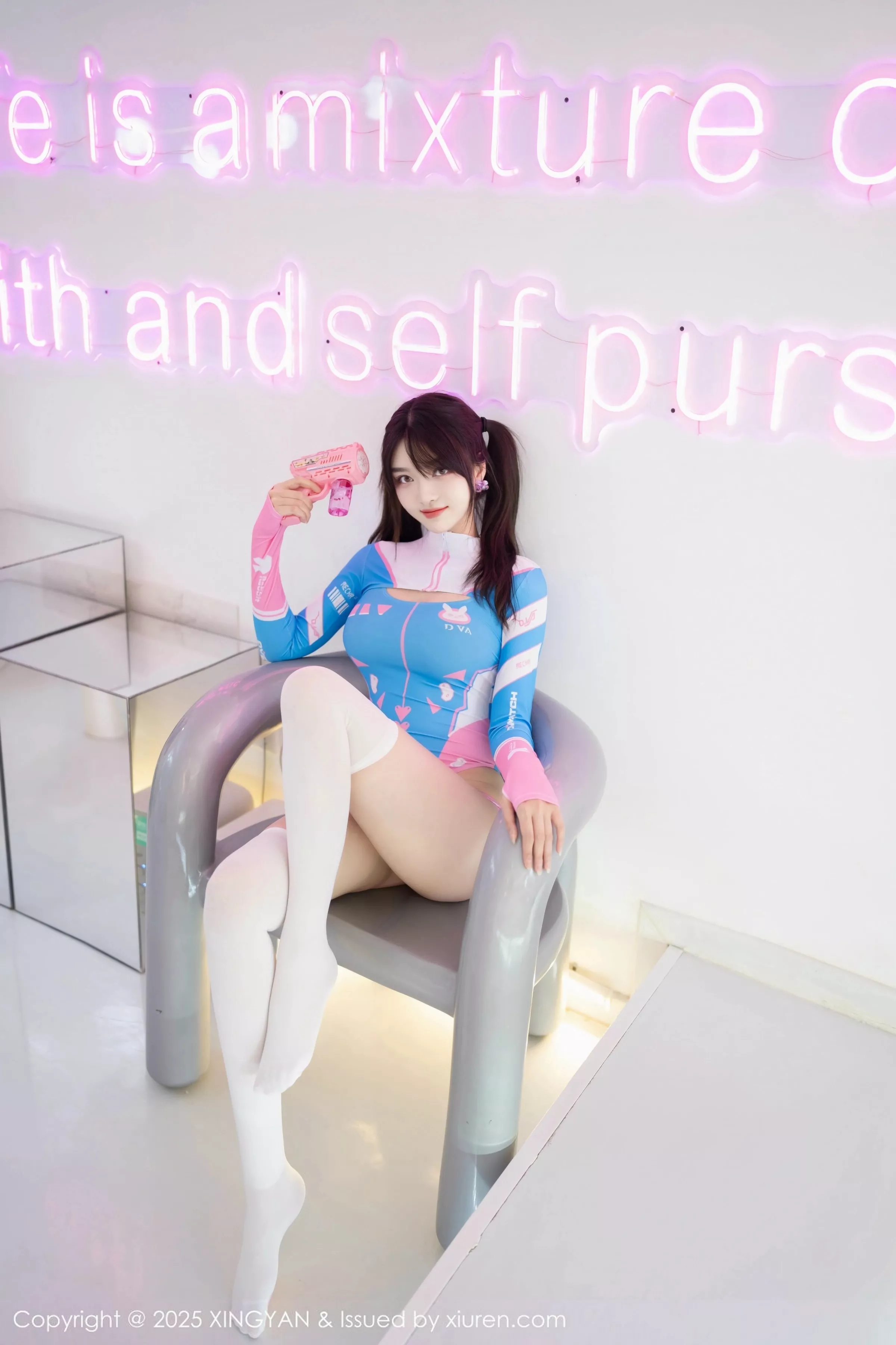 秀人集.com_[XINGYAN星颜社]VOL.347_模特白露lulu性感蓝色高开叉服饰配白丝袜秀曼妙身姿诱惑写真69P