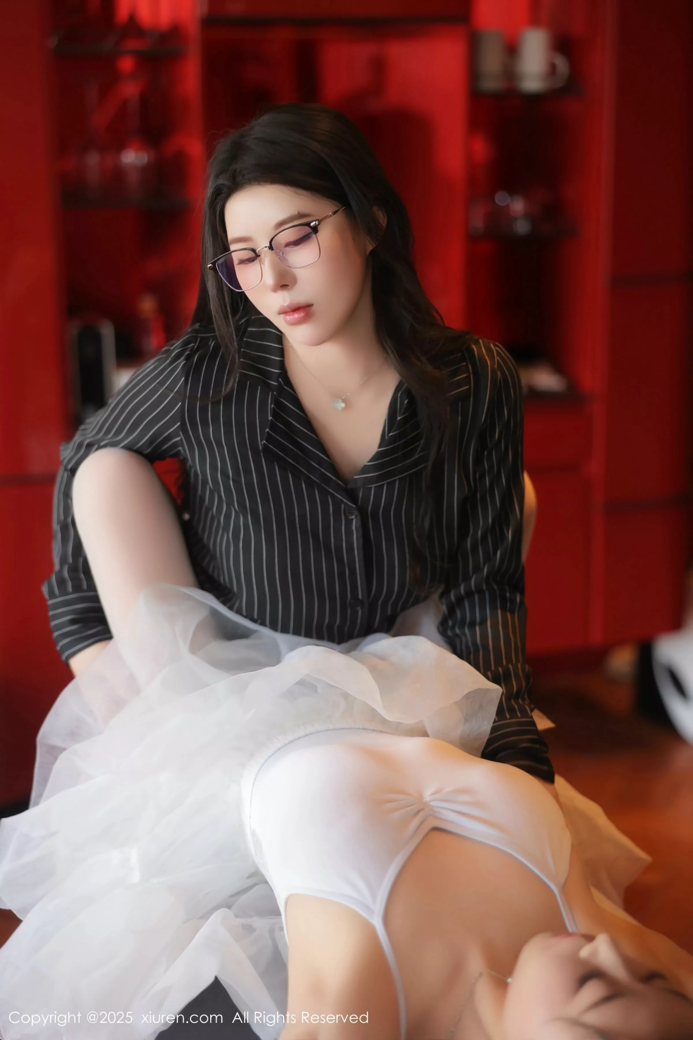 秀人集.com_[XiuRen秀人网]No.10295_模特白茹雪abby性感姐妹花剧情演绎OL服饰秀丰腴身材诱惑写真85P