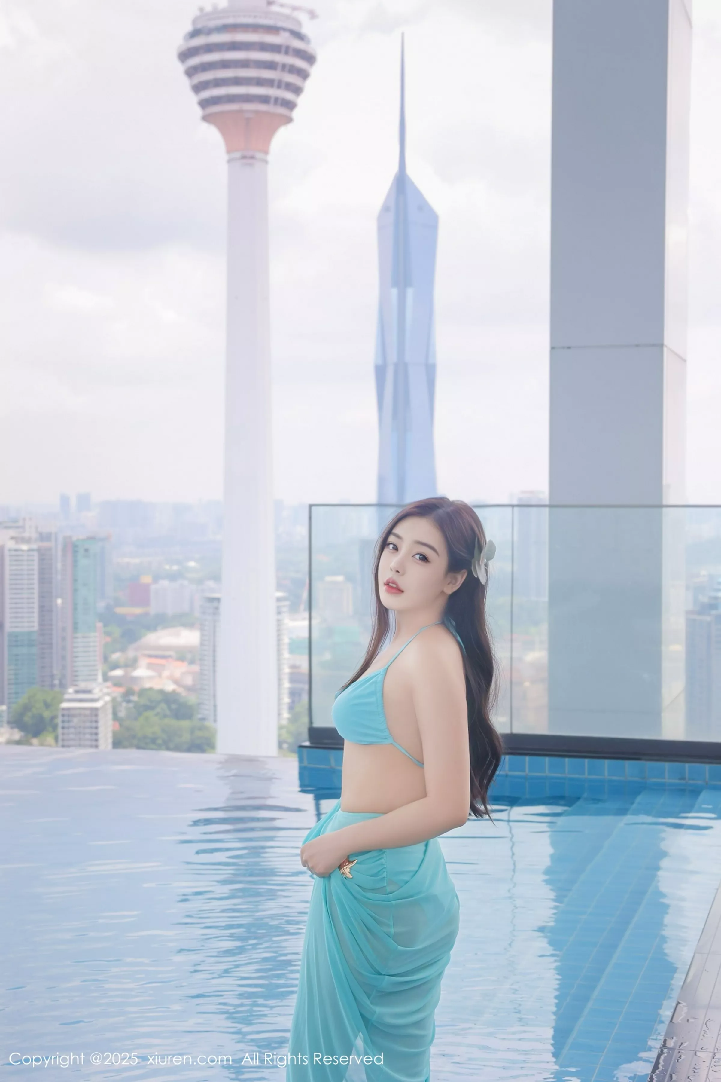秀人集.com_[XiuRen秀人网]No.10187_模特希雅sia泳池场景性感蓝色比基尼秀完美身材撩人诱惑写真58P