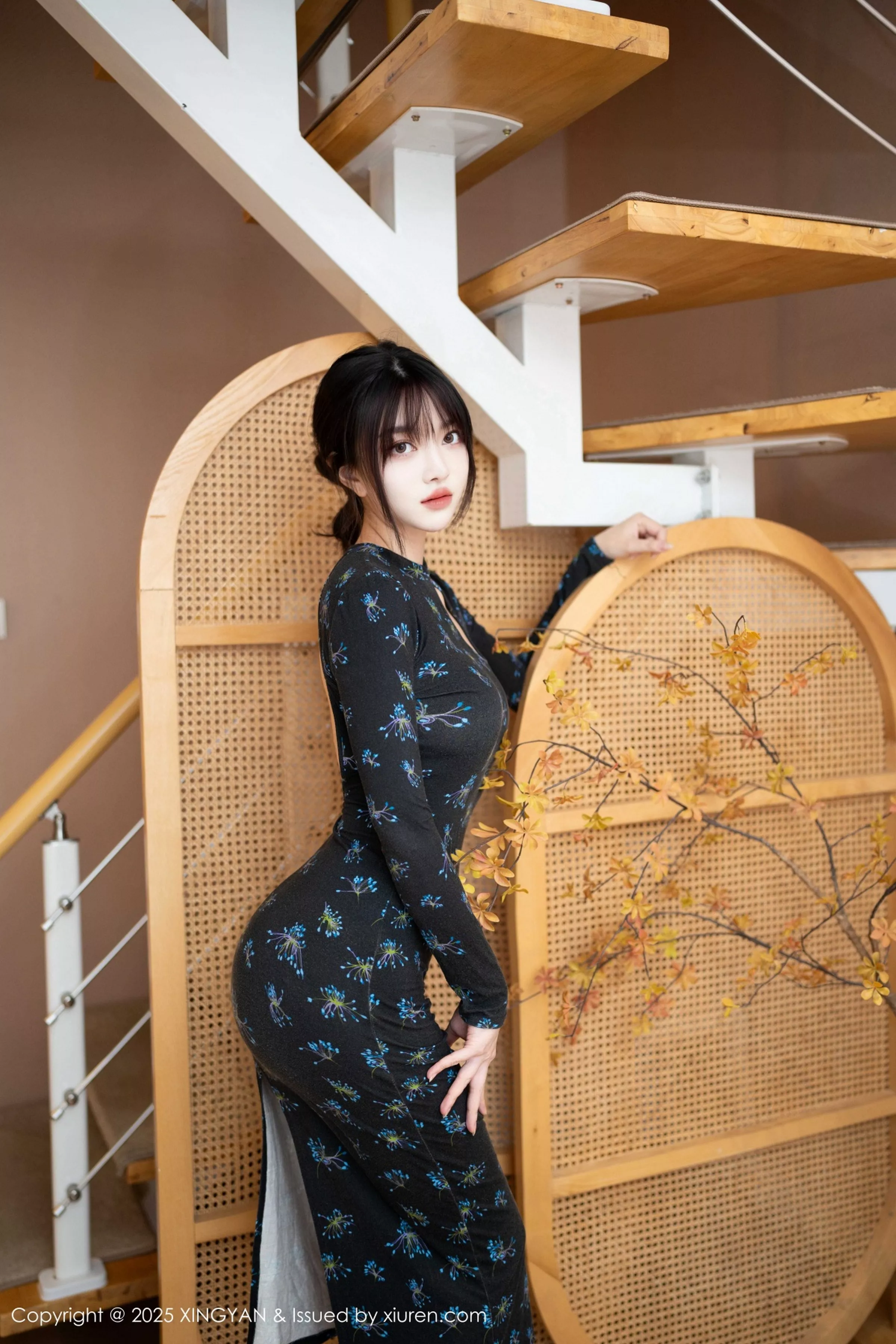 秀人集.com_[XINGYAN星颜社]VOL.339_模特白露lulu性感黑色连衣长裙露超薄肉丝秀曼妙身姿诱惑写真74P