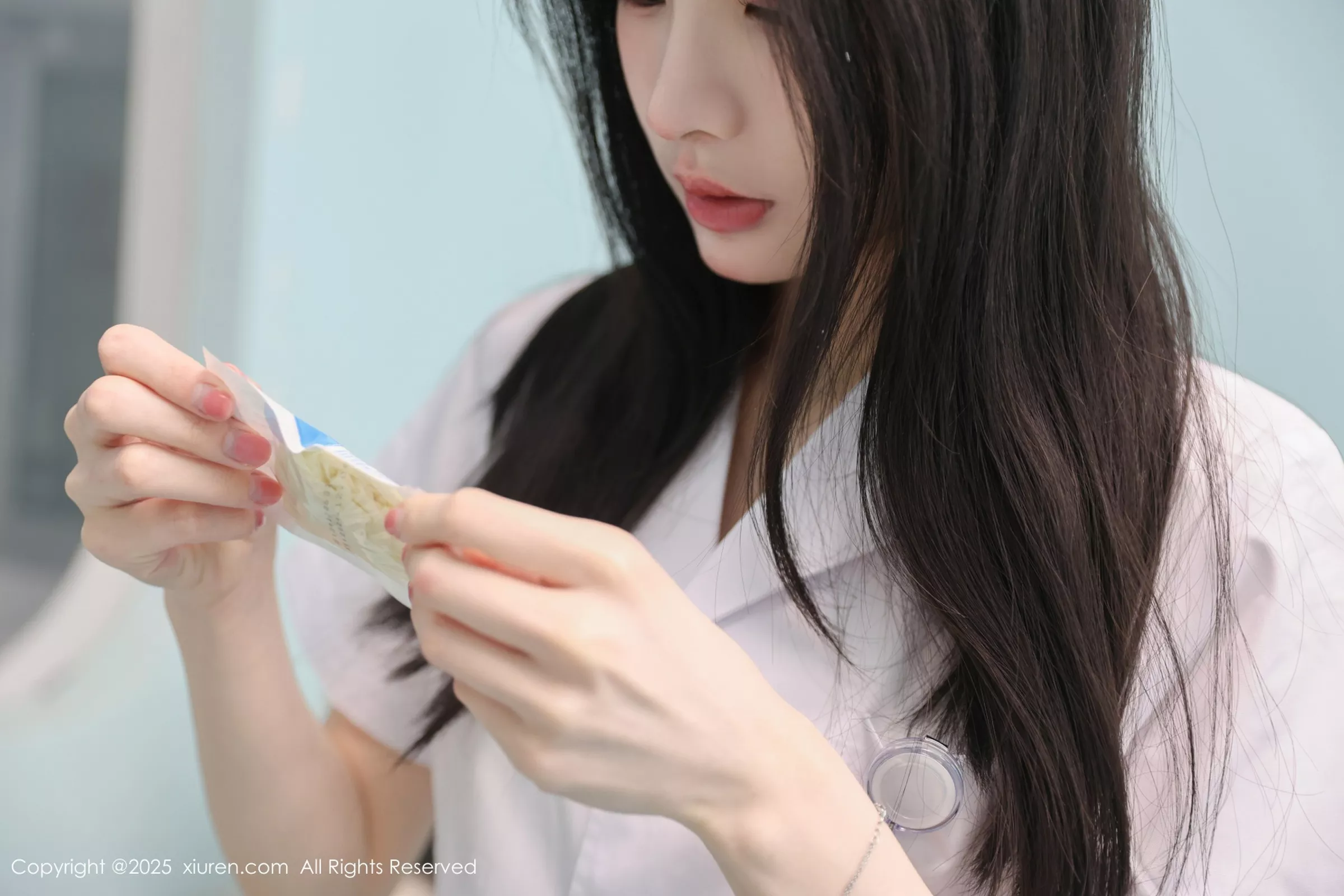 秀人集.com_[XiuRen秀人网]No.10190_新人模特布丁wow白色护士制服配超薄肉丝秀修长美腿性感写真80P