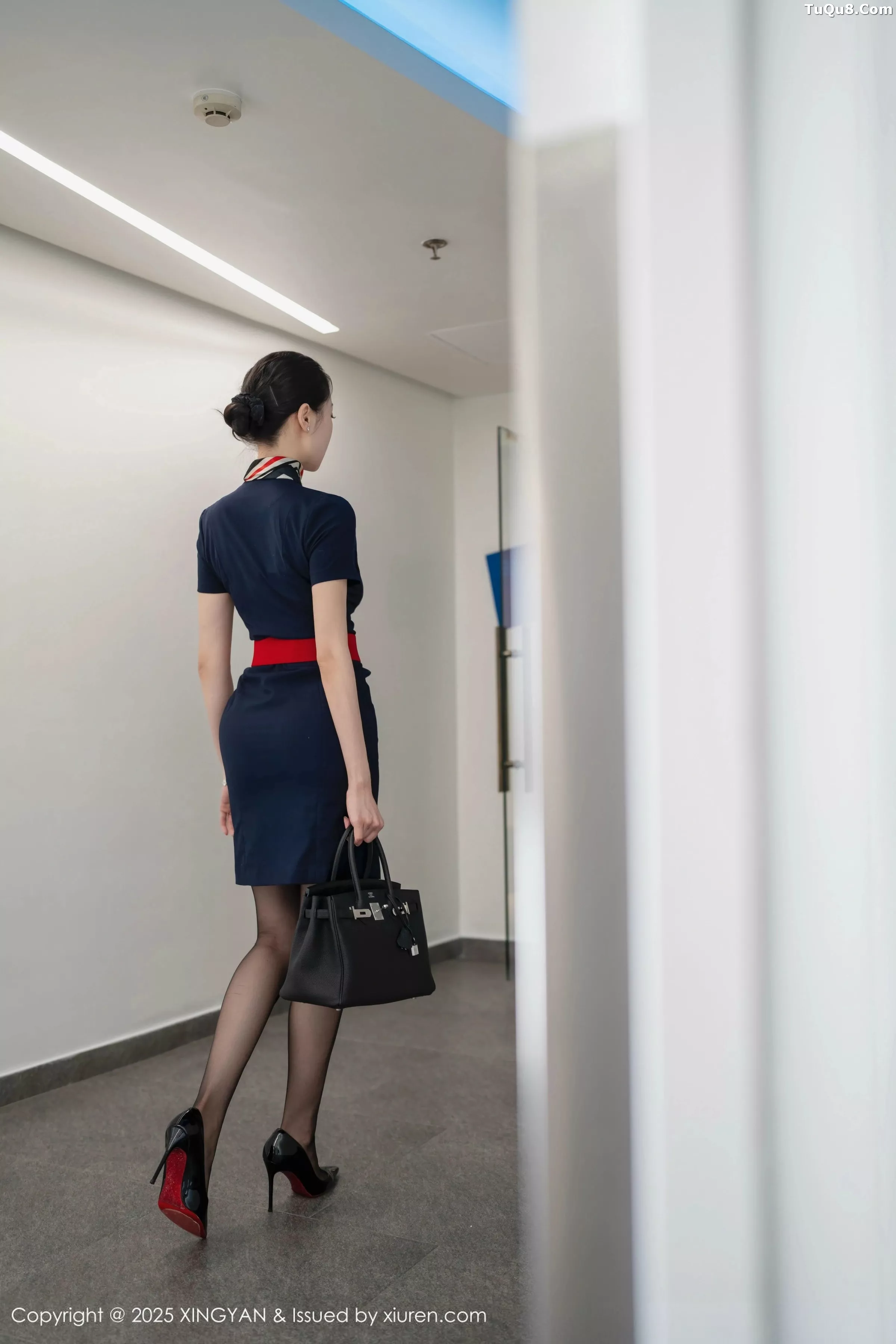 秀人集.com_[XINGYAN星颜社]VOL.354_模特清妙性感空姐制服露红色蕾丝内衣配超薄黑丝秀美腿诱惑写真78P