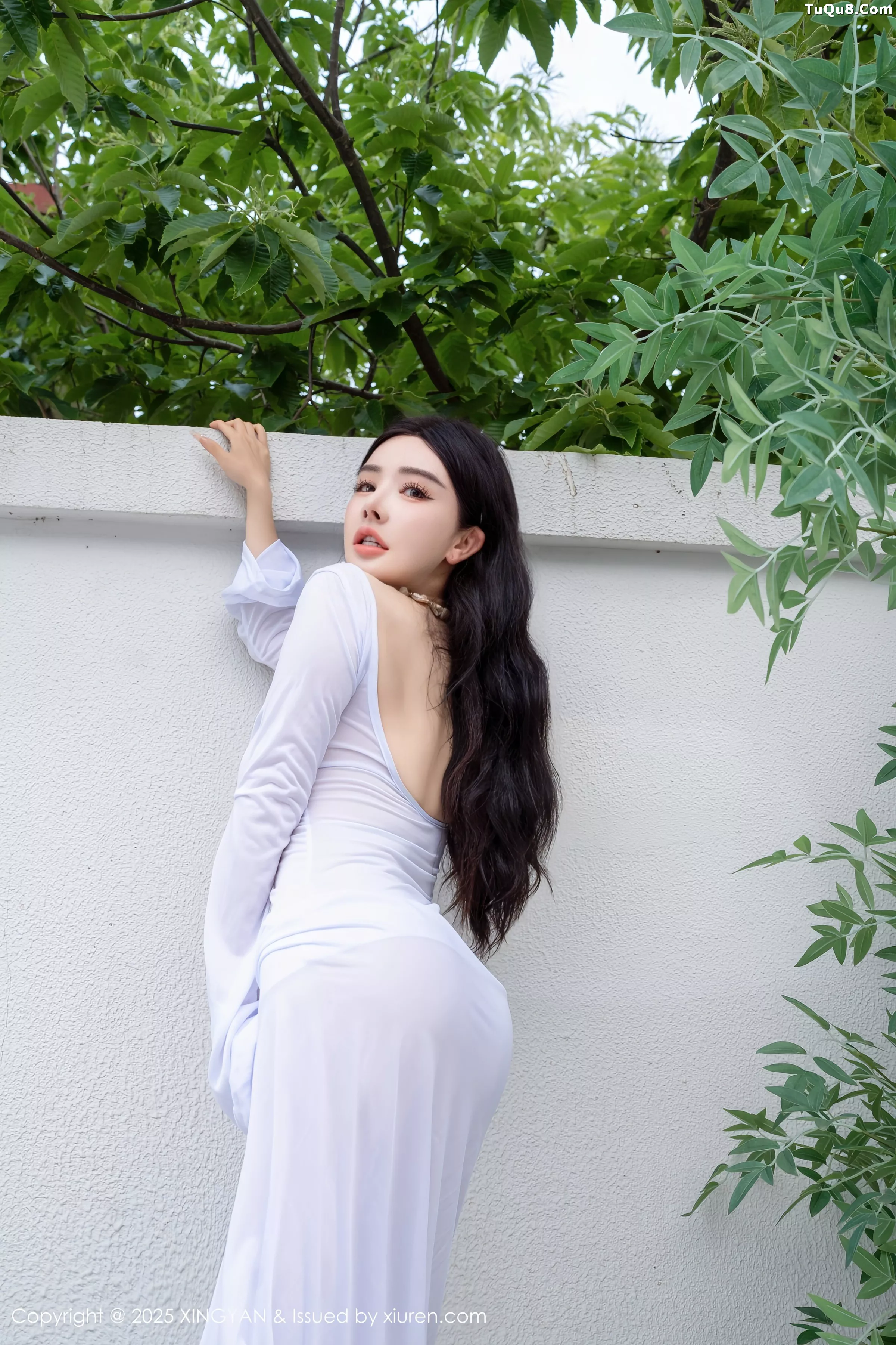 秀人集.com_[XINGYAN星颜社]VOL.355_模特潘思沁沙滩椅上性感浅色连衣裙秀巨乳肥臀撩人诱惑写真79P