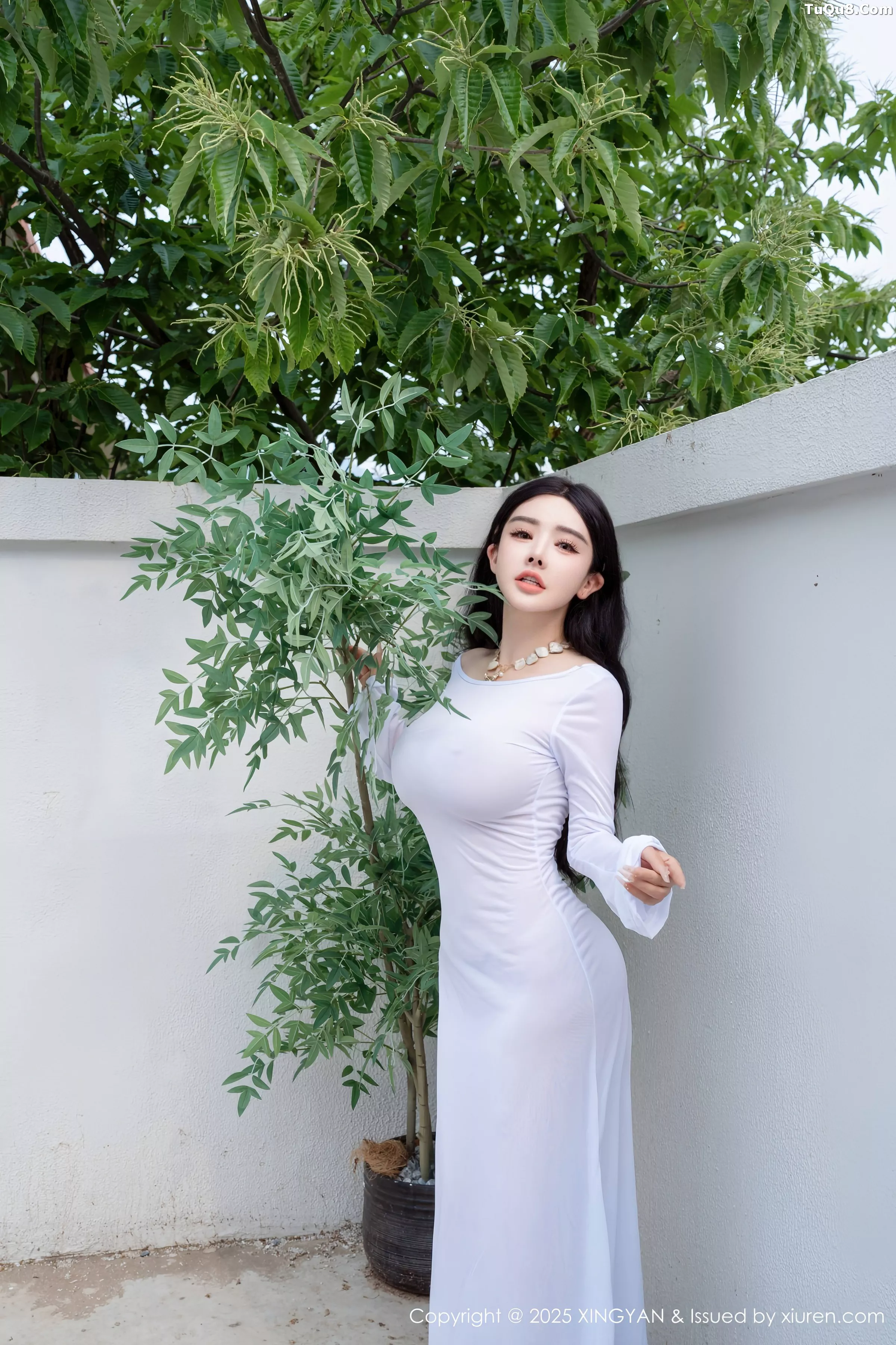 秀人集.com_[XINGYAN星颜社]VOL.355_模特潘思沁沙滩椅上性感浅色连衣裙秀巨乳肥臀撩人诱惑写真79P