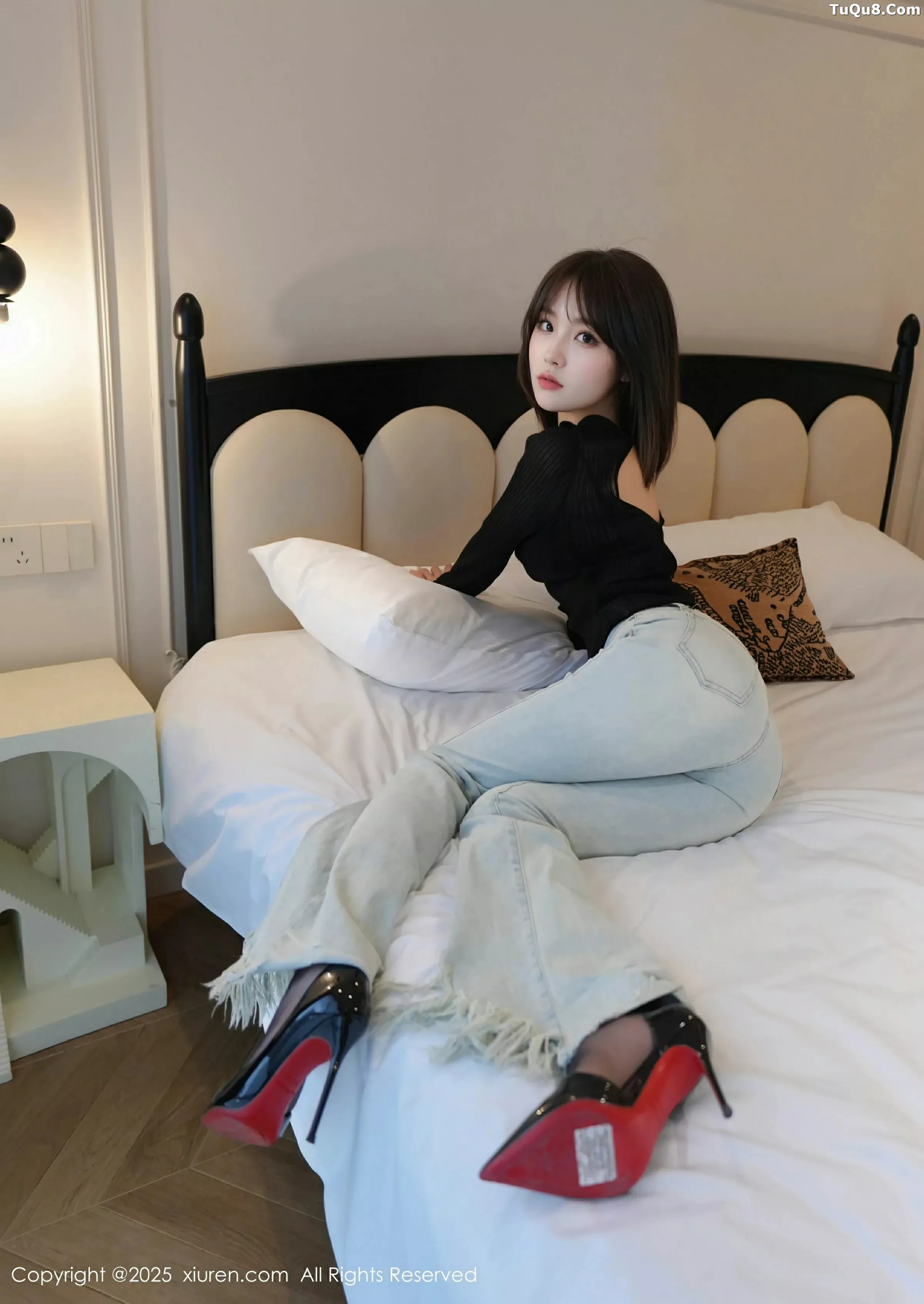 秀人集.com_[XiuRen秀人网]No.10374_模特汁汁性感蓝色牛仔裤露超薄无内黑丝秀曼妙身姿诱惑写真56P