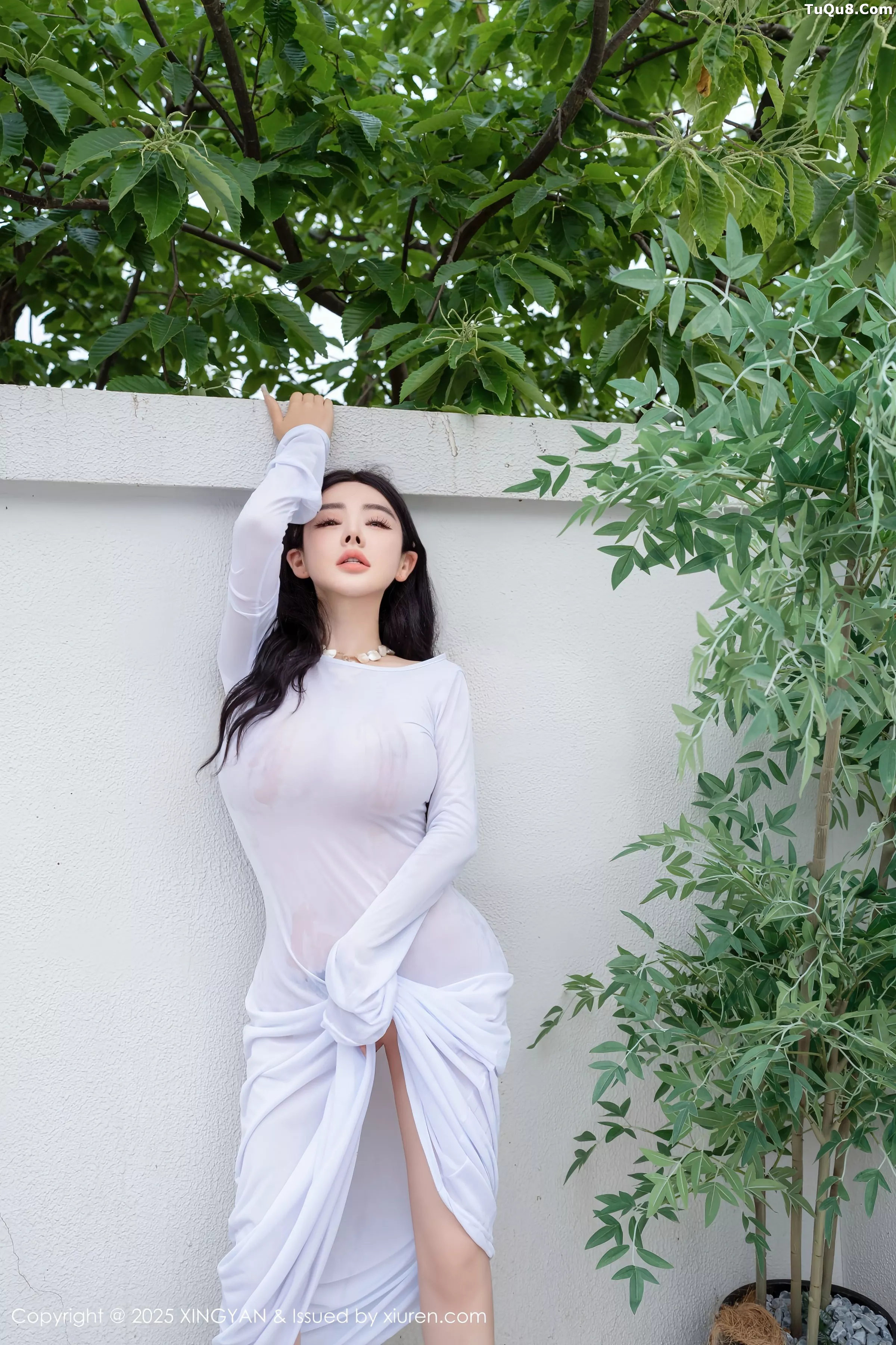 秀人集.com_[XINGYAN星颜社]VOL.355_模特潘思沁沙滩椅上性感浅色连衣裙秀巨乳肥臀撩人诱惑写真79P