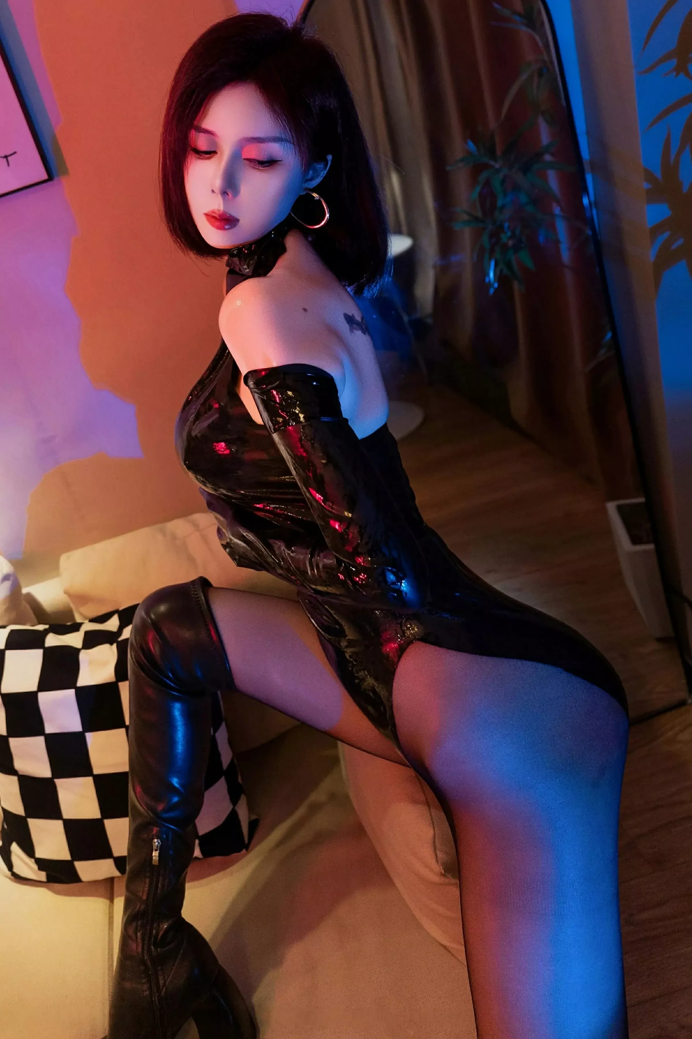 秀人集.com_[XiuRen秀人网]No.10393_模特白芷yy性感黑色皮质连体衣配超薄黑丝秀完美曲线诱惑写真99P