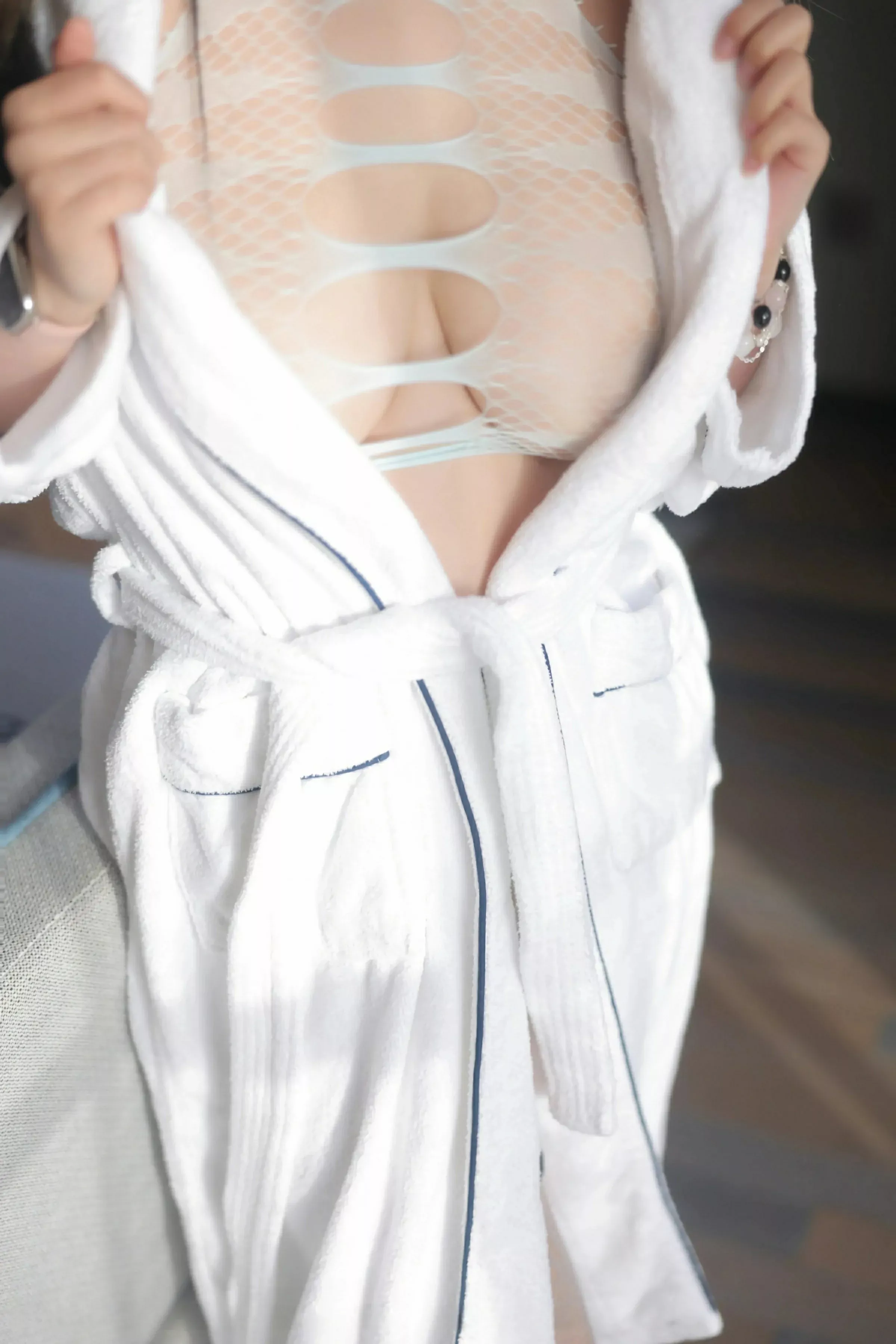 秀人集.com_[XiuRen秀人网]No.10394_模特诺诺Hsu性感缕空情趣内衣配灰色丝袜秀丰腴身材诱惑写真54P