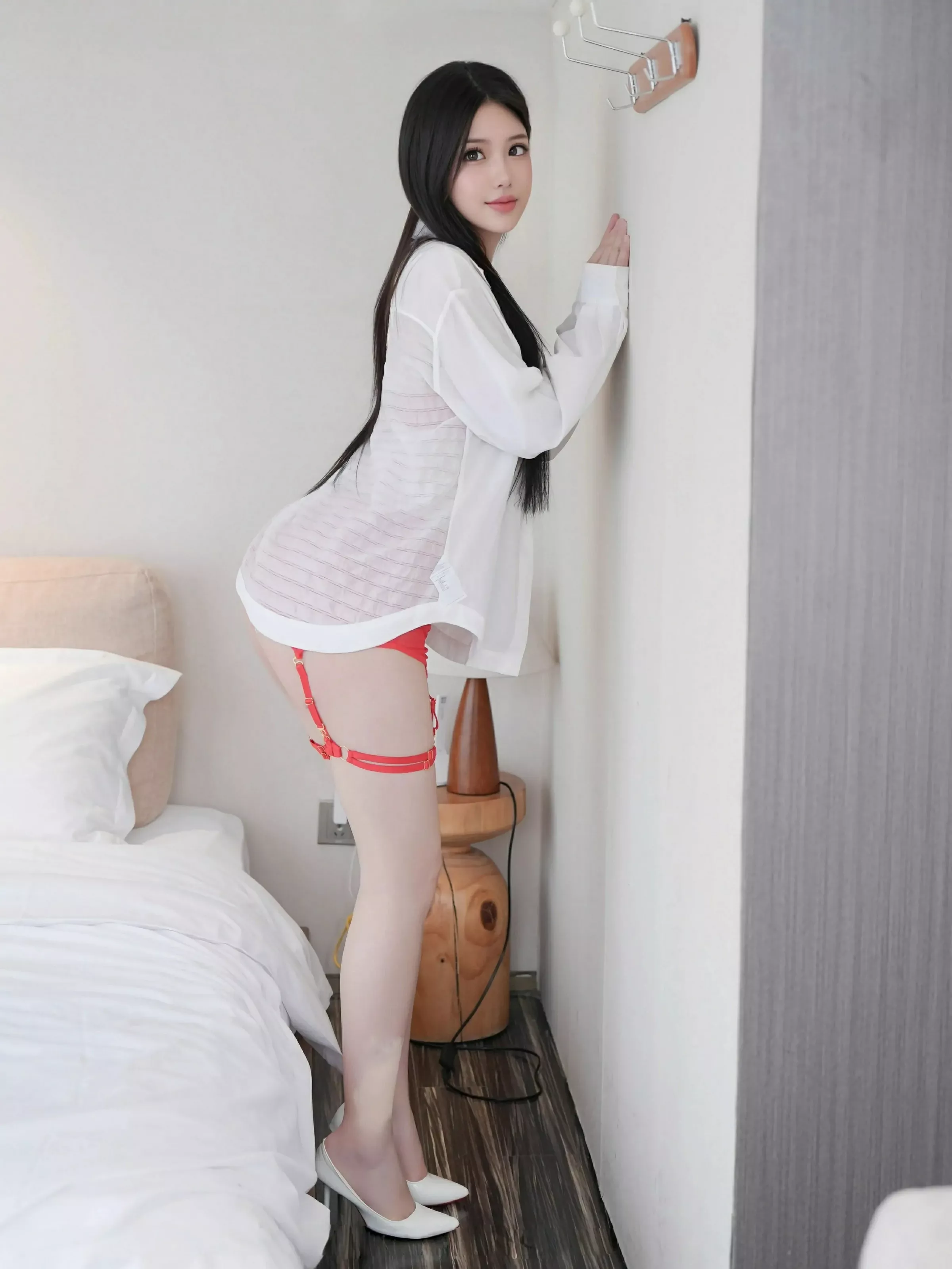 秀人集.com_[XiuRen秀人网]No.10392_模特沐言妍妍酱～性感白T配红色情趣内衣秀柔美身姿诱惑写真76P