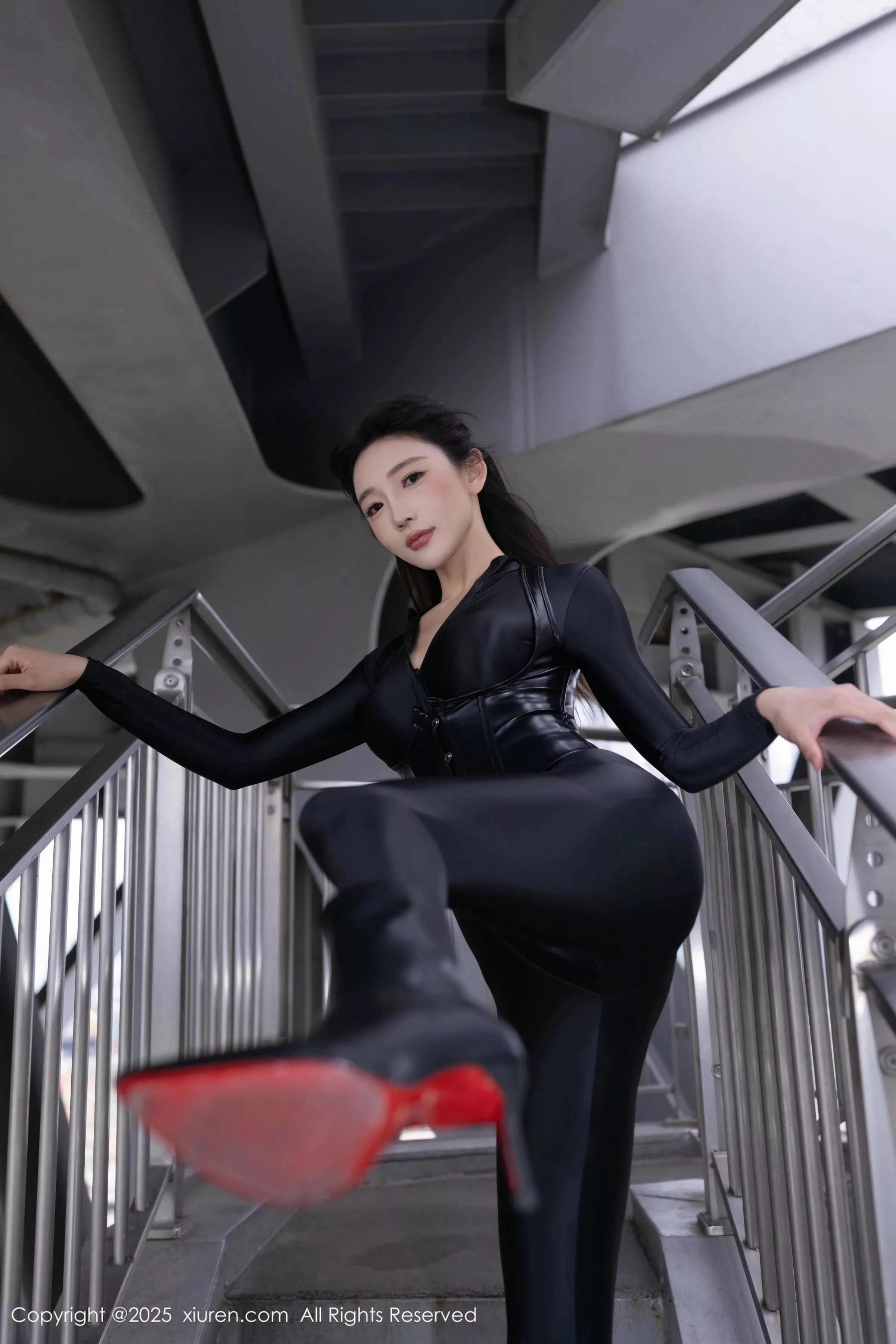 秀人集.com_[XiuRen秀人网]No.10404_模特陆萱萱性感黑色连体衣露超薄黑丝秀柔美身姿撩人诱惑写真80P