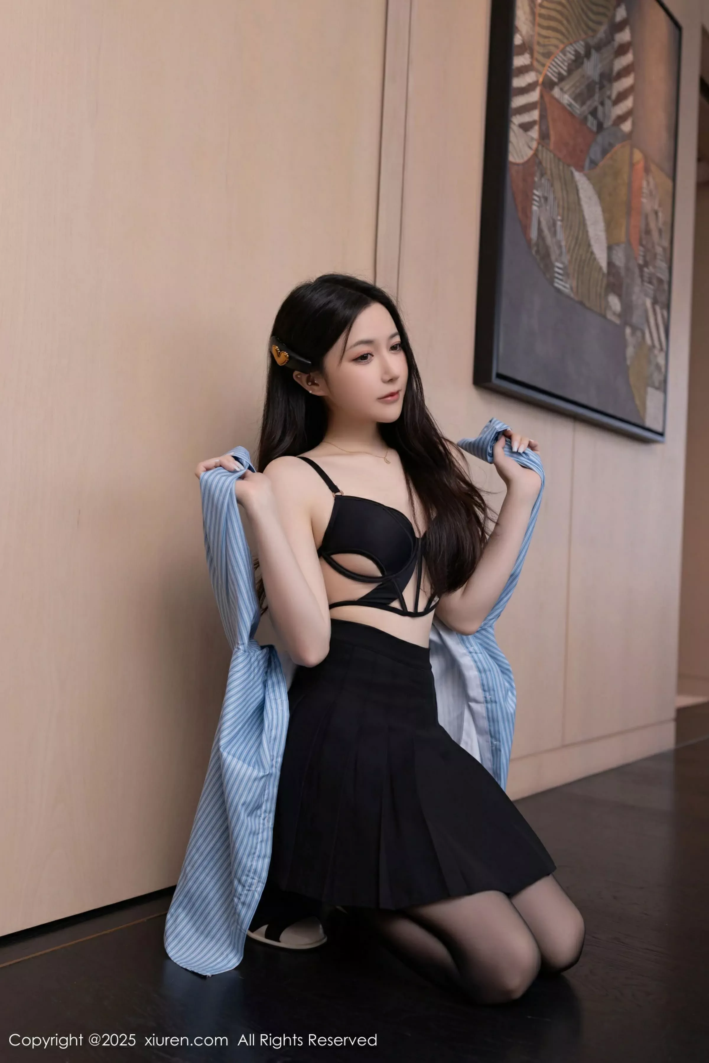 秀人集.com_[XiuRen秀人网]No.10412_模特鱼子酱Fish蓝色T恤配黑短裙露超薄黑丝秀曼妙身材诱惑写真80P