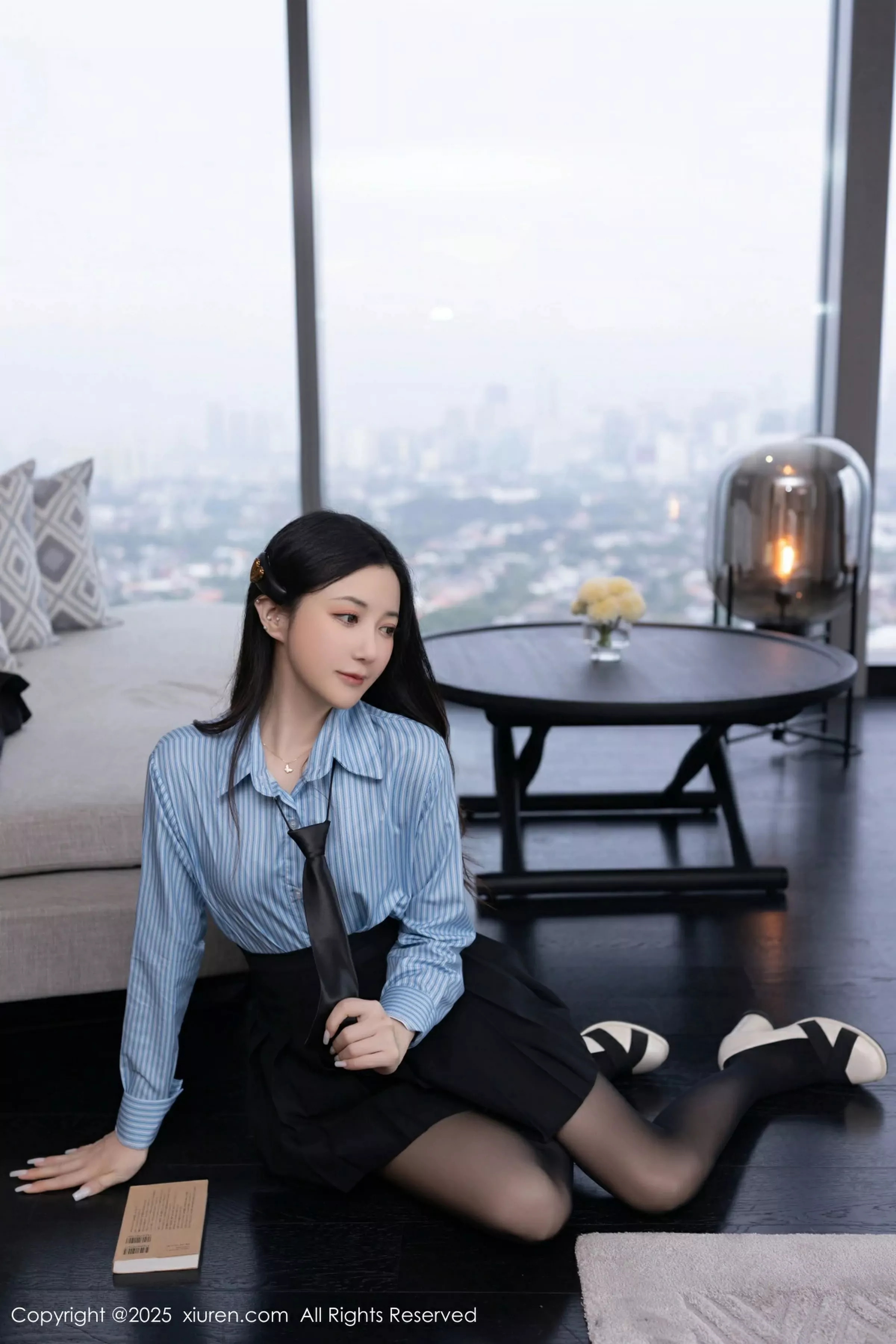 秀人集.com_[XiuRen秀人网]No.10412_模特鱼子酱Fish蓝色T恤配黑短裙露超薄黑丝秀曼妙身材诱惑写真80P