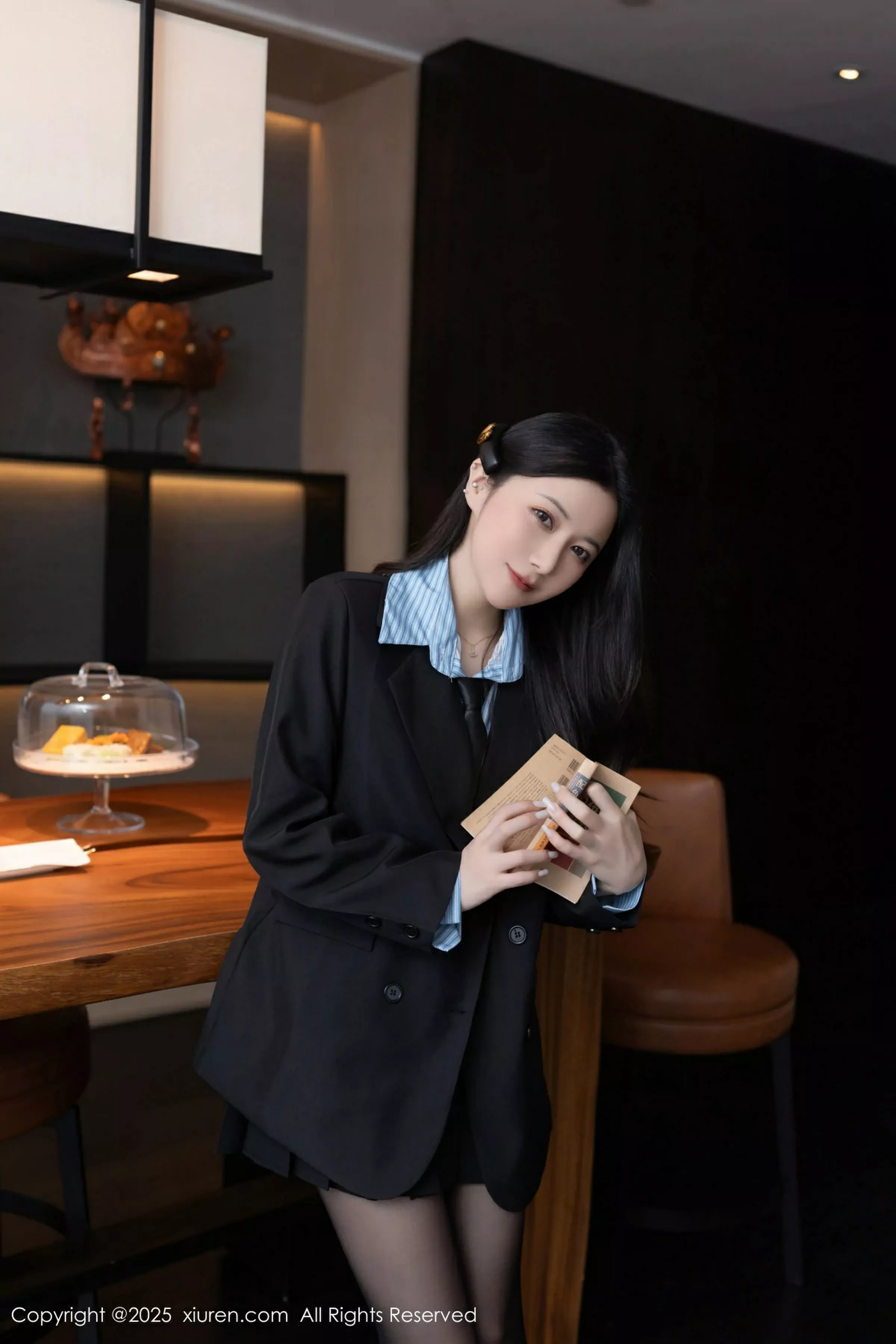 秀人集.com_[XiuRen秀人网]No.10412_模特鱼子酱Fish蓝色T恤配黑短裙露超薄黑丝秀曼妙身材诱惑写真80P