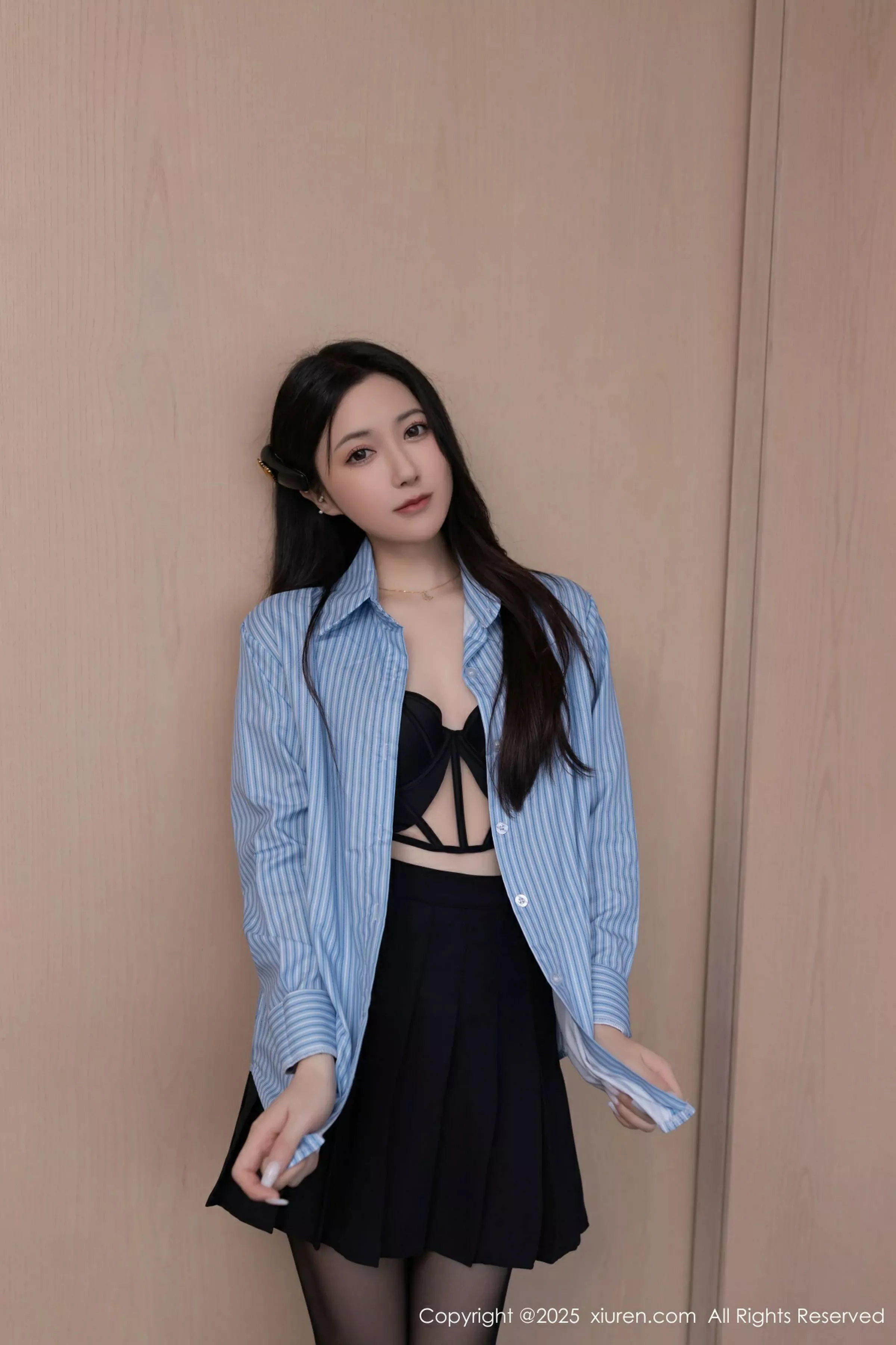 秀人集.com_[XiuRen秀人网]No.10412_模特鱼子酱Fish蓝色T恤配黑短裙露超薄黑丝秀曼妙身材诱惑写真80P