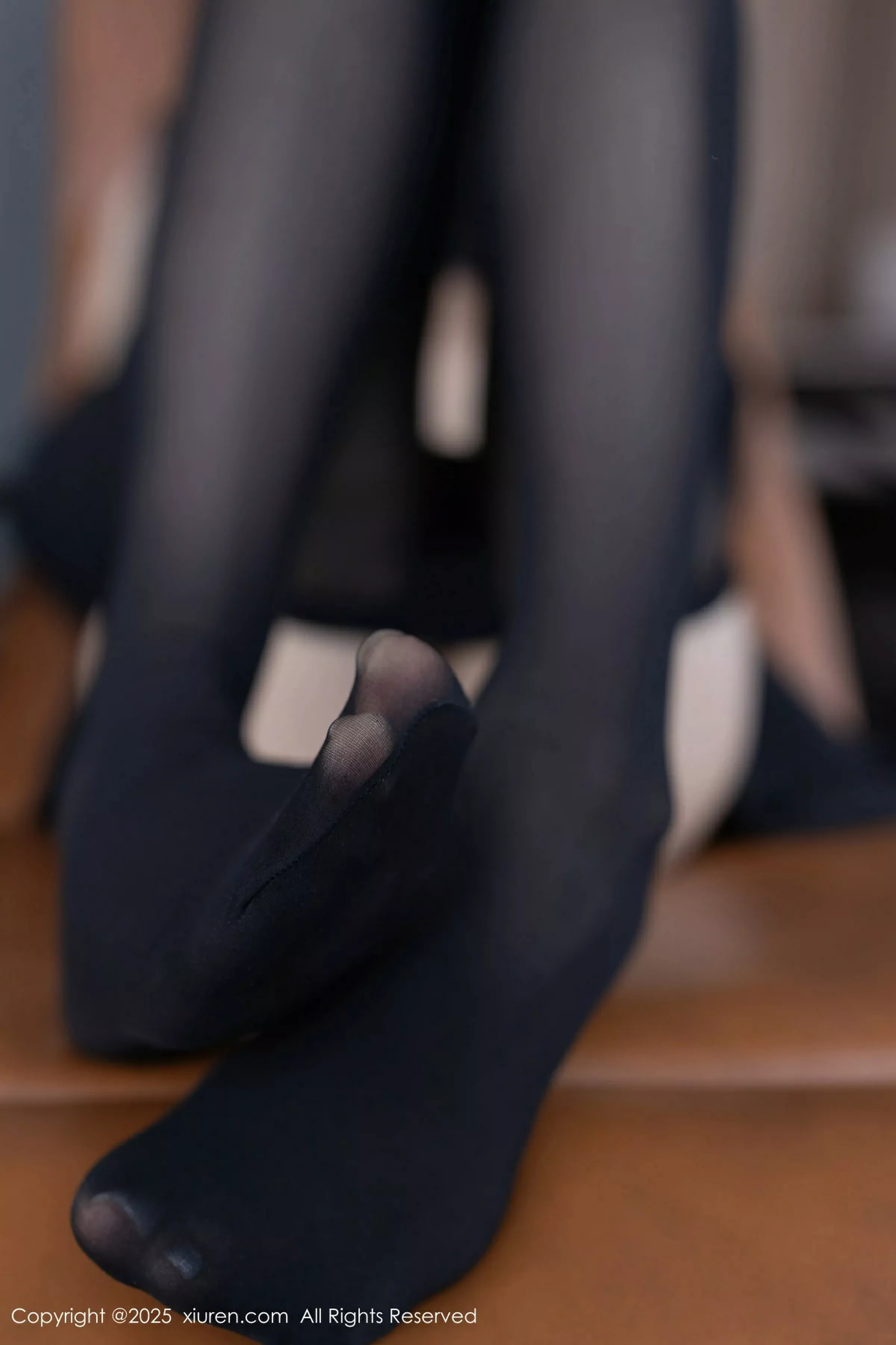 秀人集.com_[XiuRen秀人网]No.10412_模特鱼子酱Fish蓝色T恤配黑短裙露超薄黑丝秀曼妙身材诱惑写真80P