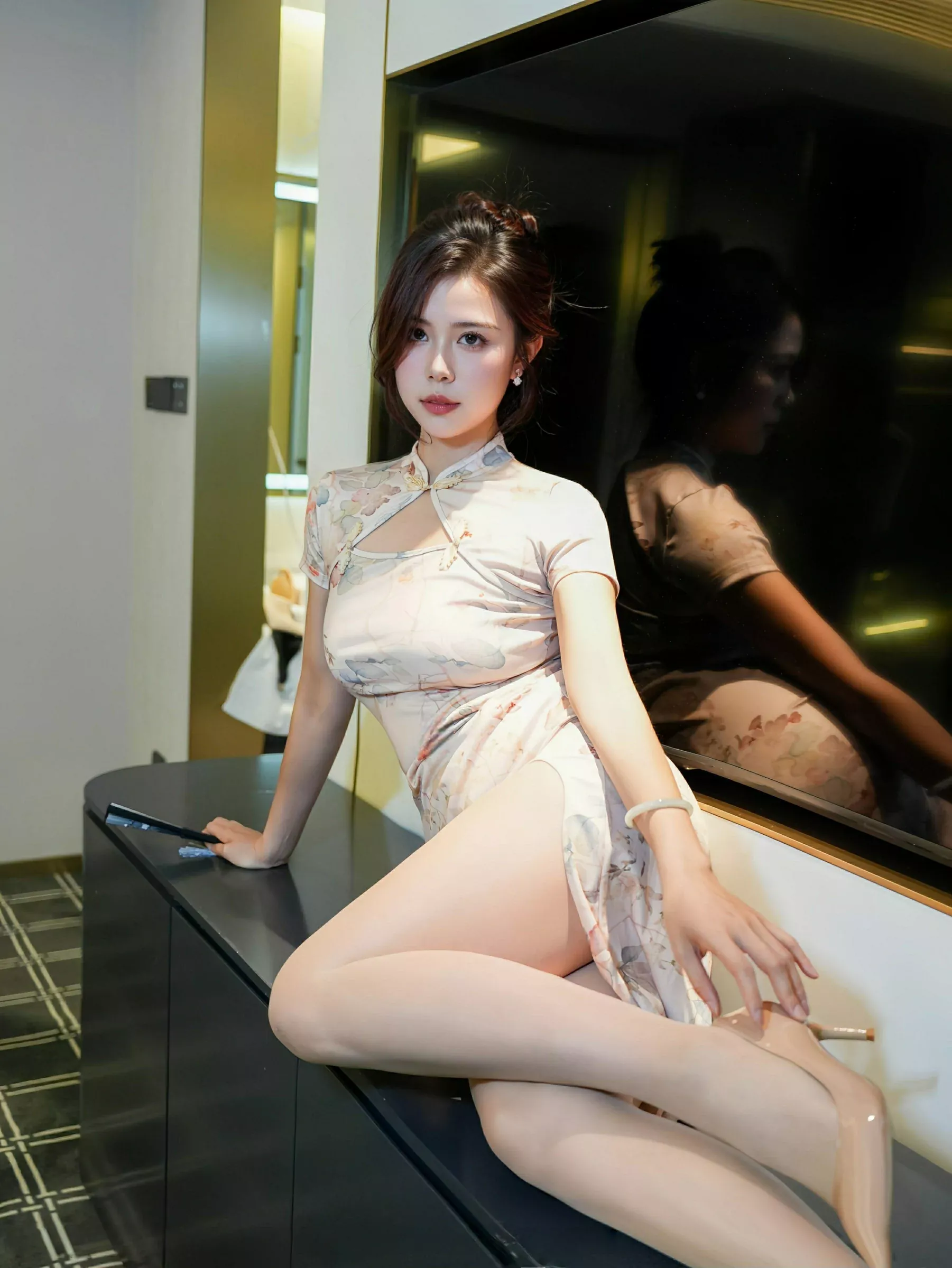 秀人集.com_[XiuRen秀人网]No.10419_模特玫瑰我爱你性感浅色旗袍露金属情趣内衣秀凹凸身材诱惑写真79P