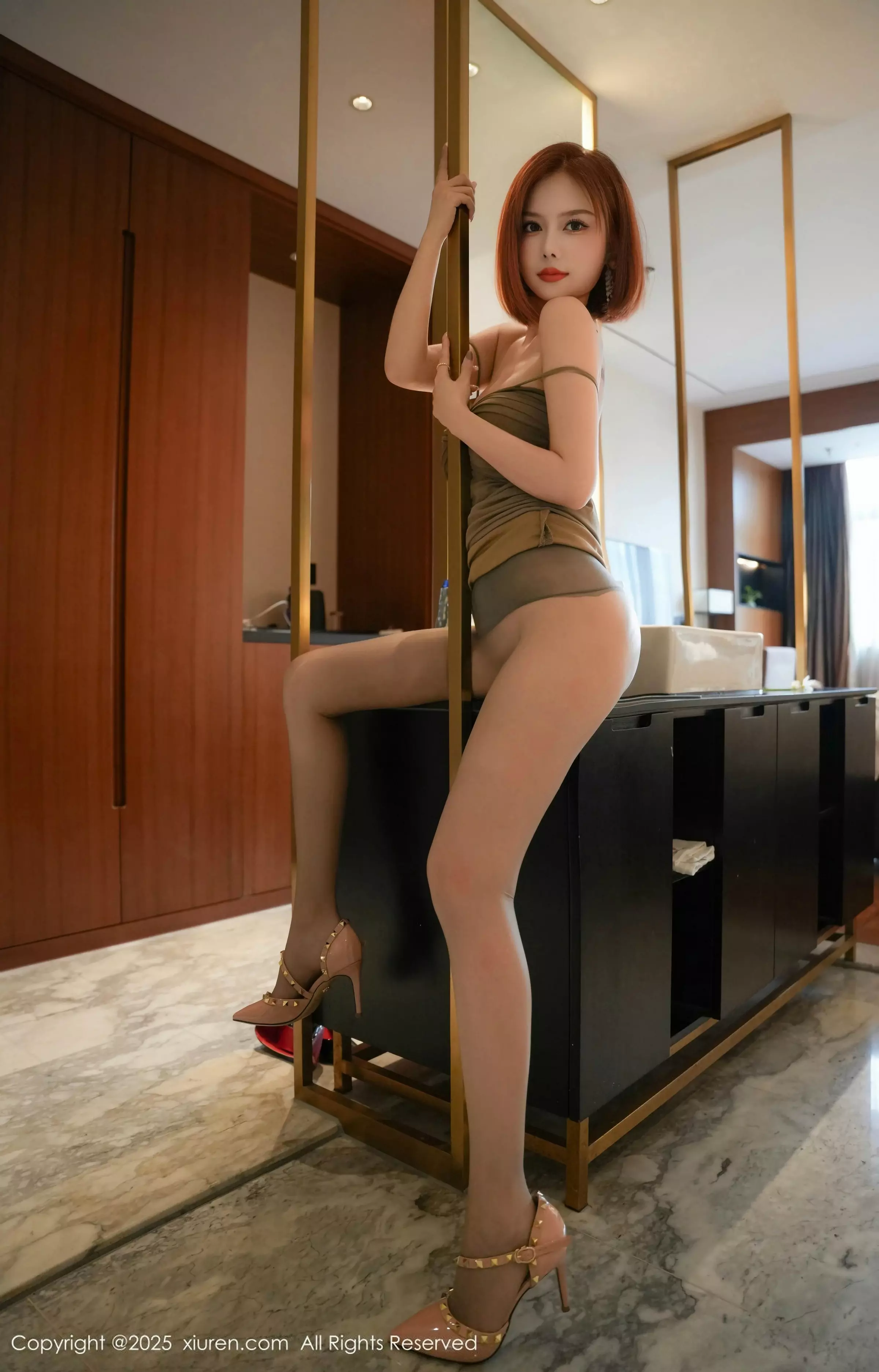 秀人集.com_[XiuRen秀人网]No.10312_模特白芷yy性感灰色包臀短裙配肉色丝袜秀曼妙身姿迷人诱惑写真73P