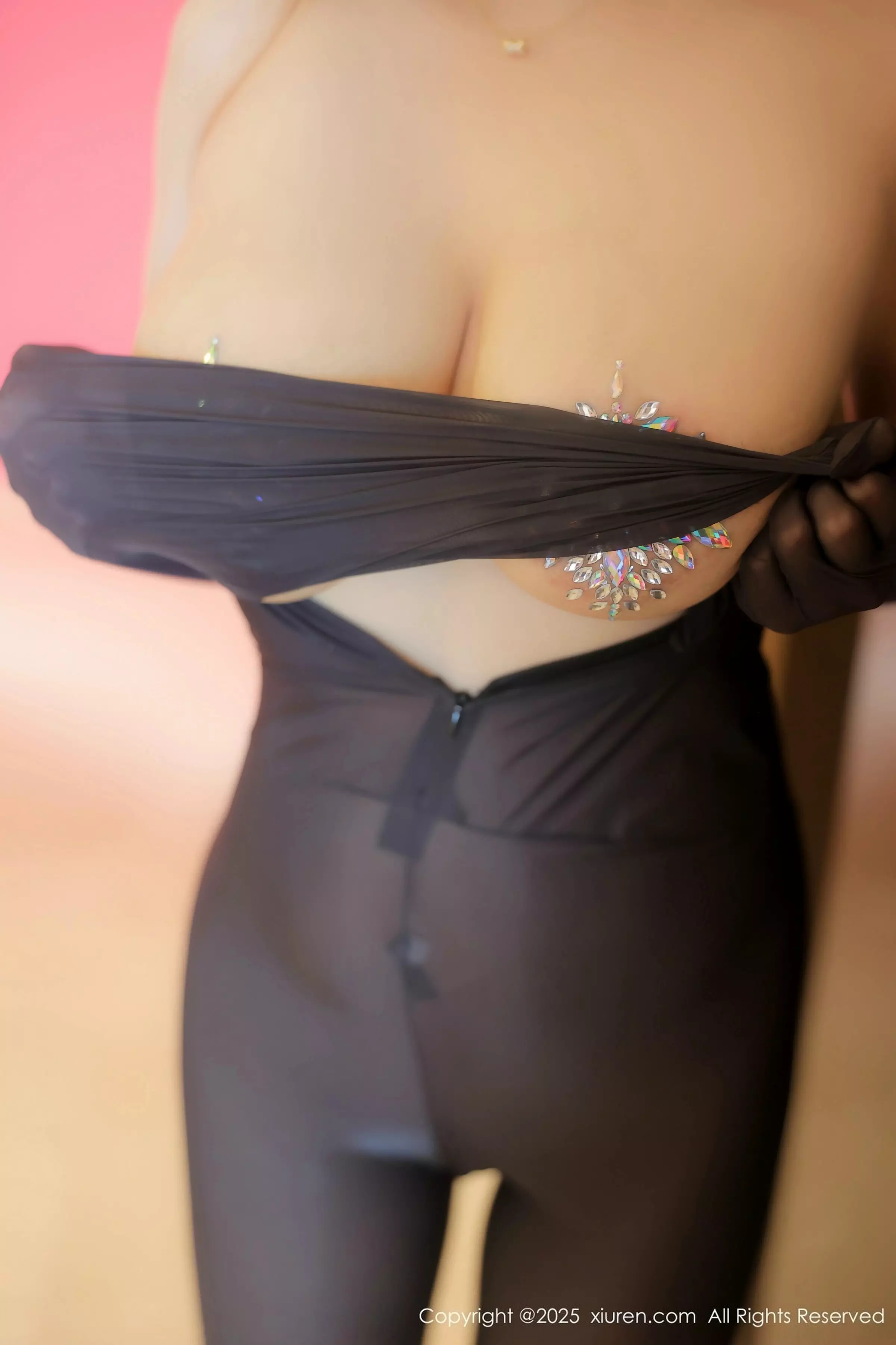 秀人集.com_[XiuRen秀人网]No.10313_模特小肉肉咪性感黑色连体丝袜配宝石内衣秀凹凸身材诱惑写真77P