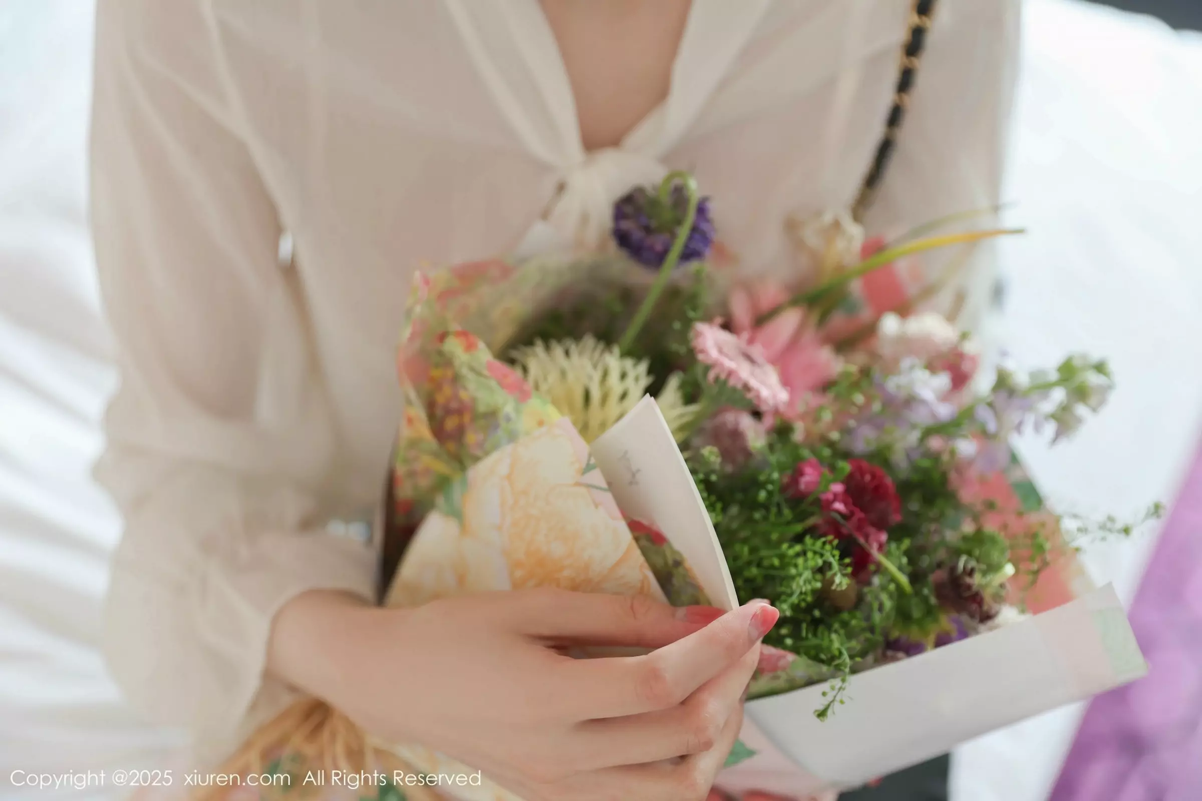 秀人集.com_[XiuRen秀人网]No.10319_模特布丁wow性感白色上衣配黑短裙露超薄黑丝秀美腿诱惑写真80P