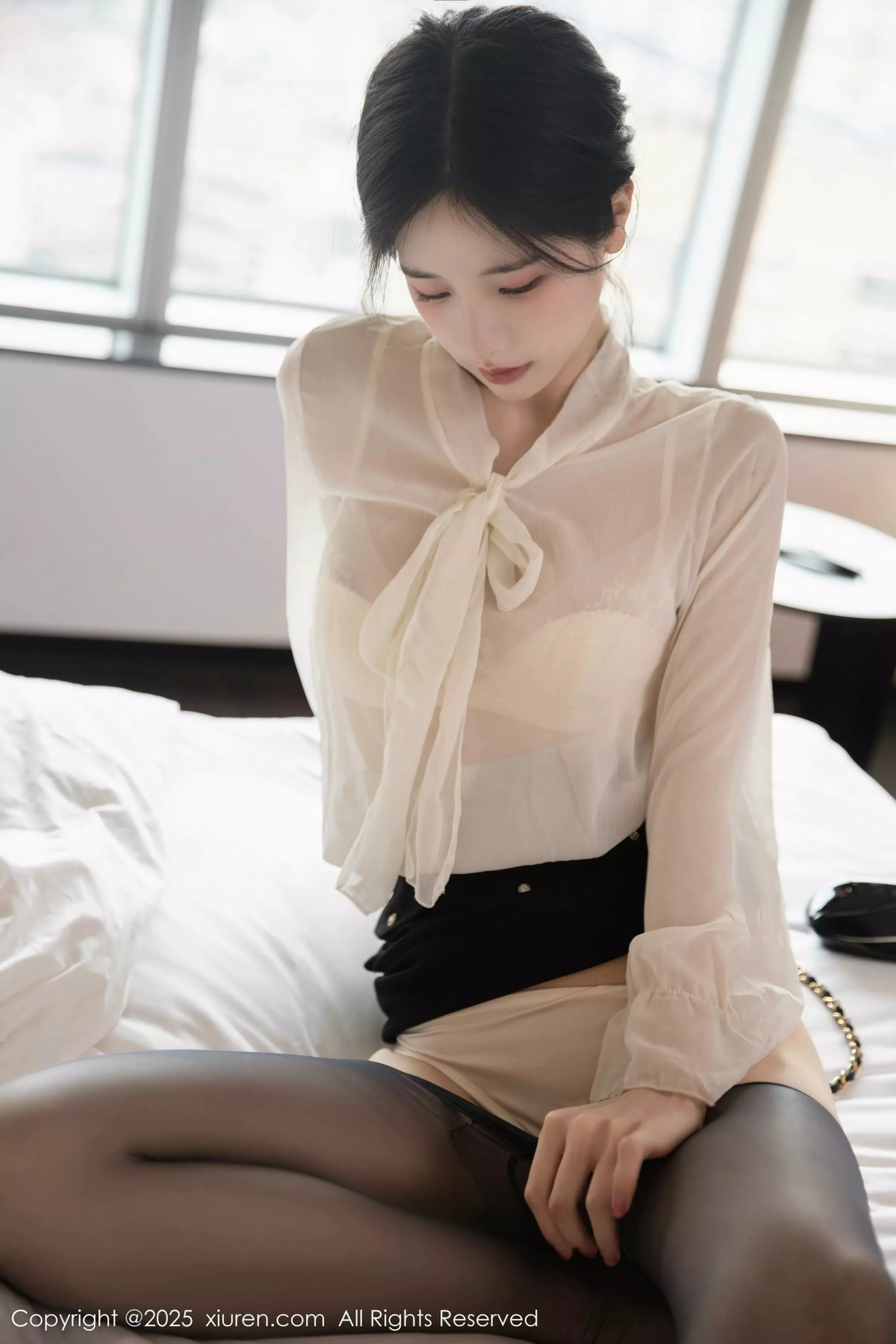 秀人集.com_[XiuRen秀人网]No.10319_模特布丁wow性感白色上衣配黑短裙露超薄黑丝秀美腿诱惑写真80P