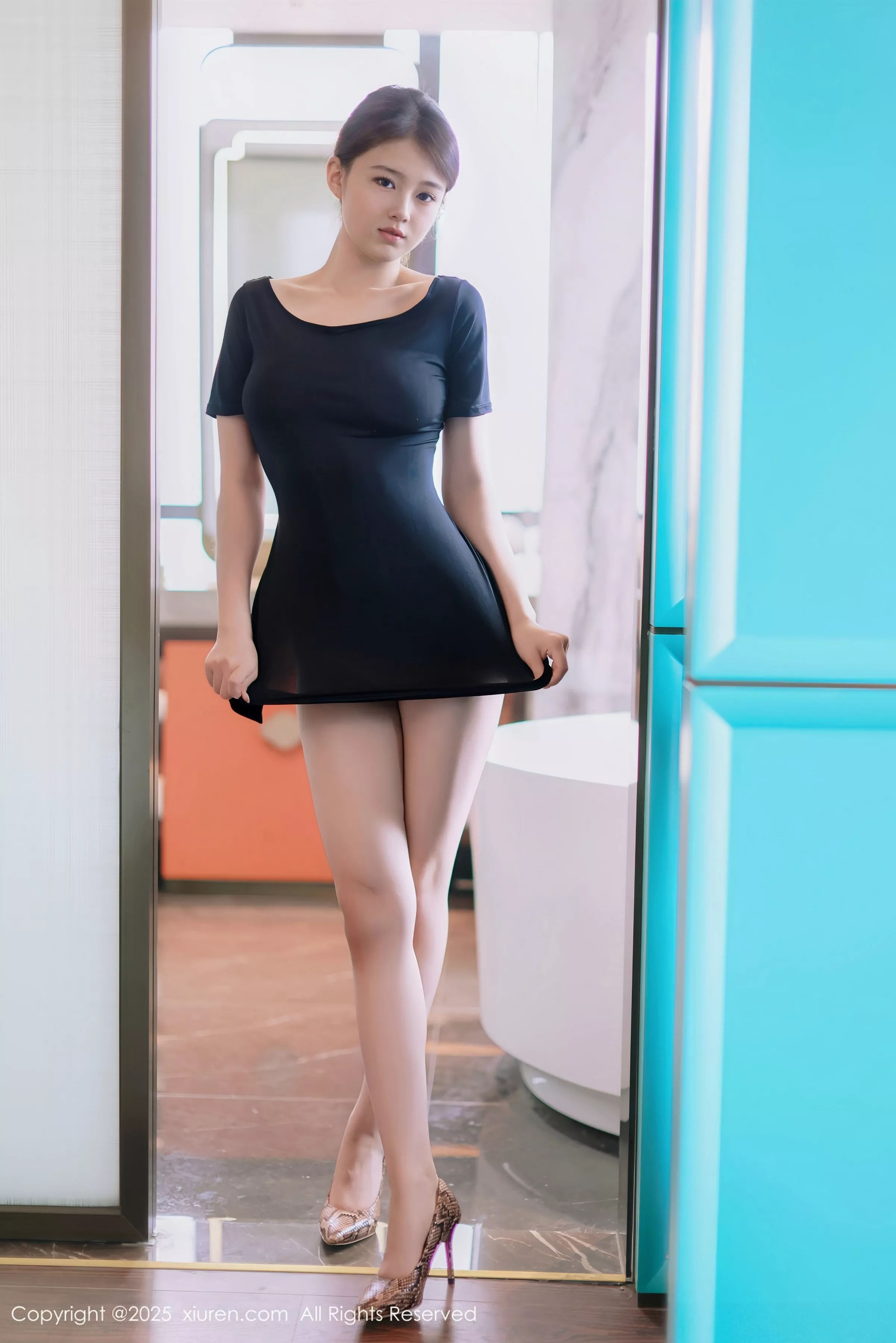秀人集.com_[XiuRen秀人网]No.10426_模特小橘子orange性感黑色连衣短裙露丁字裤秀曼妙身姿诱惑写真86P