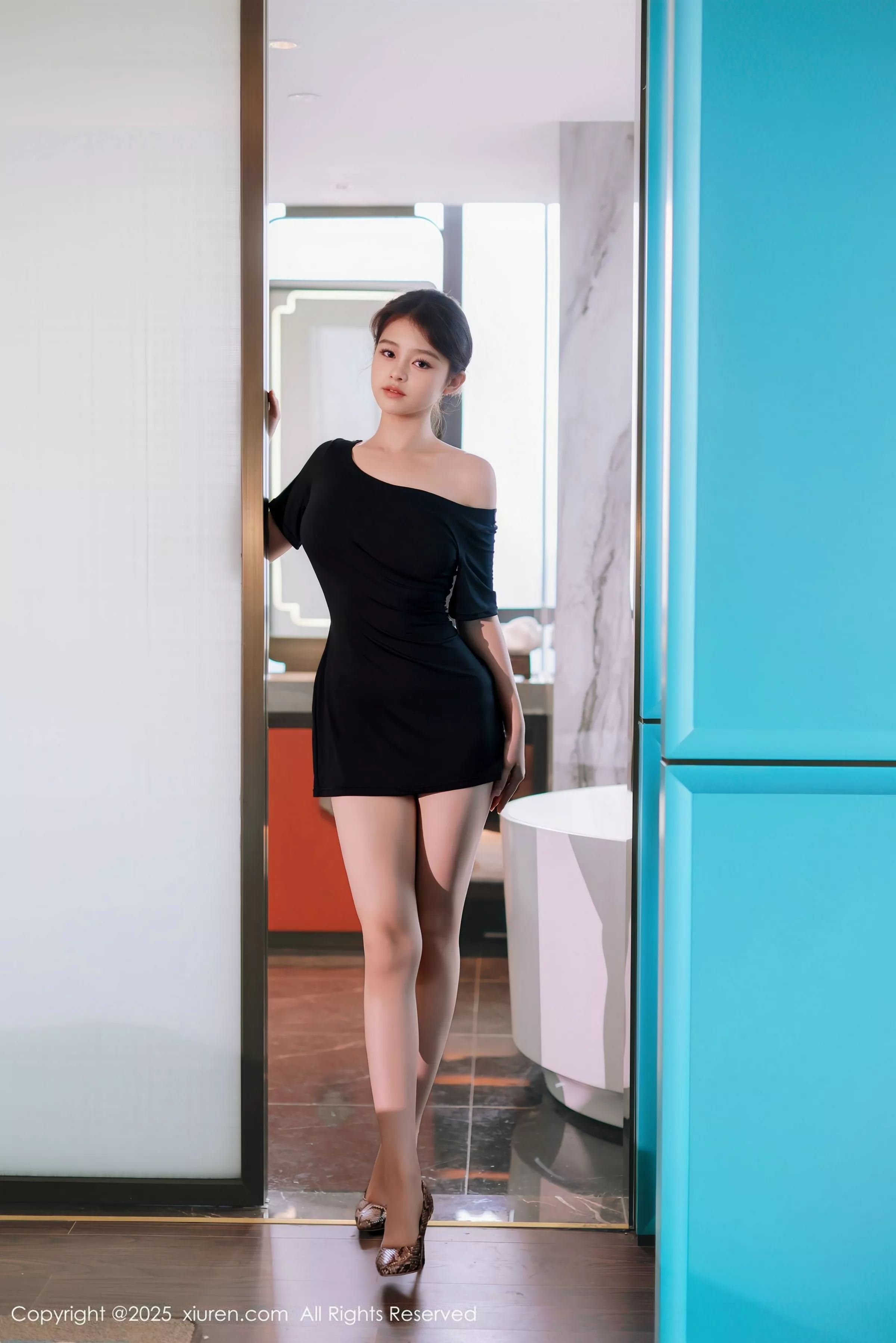 秀人集.com_[XiuRen秀人网]No.10426_模特小橘子orange性感黑色连衣短裙露丁字裤秀曼妙身姿诱惑写真86P