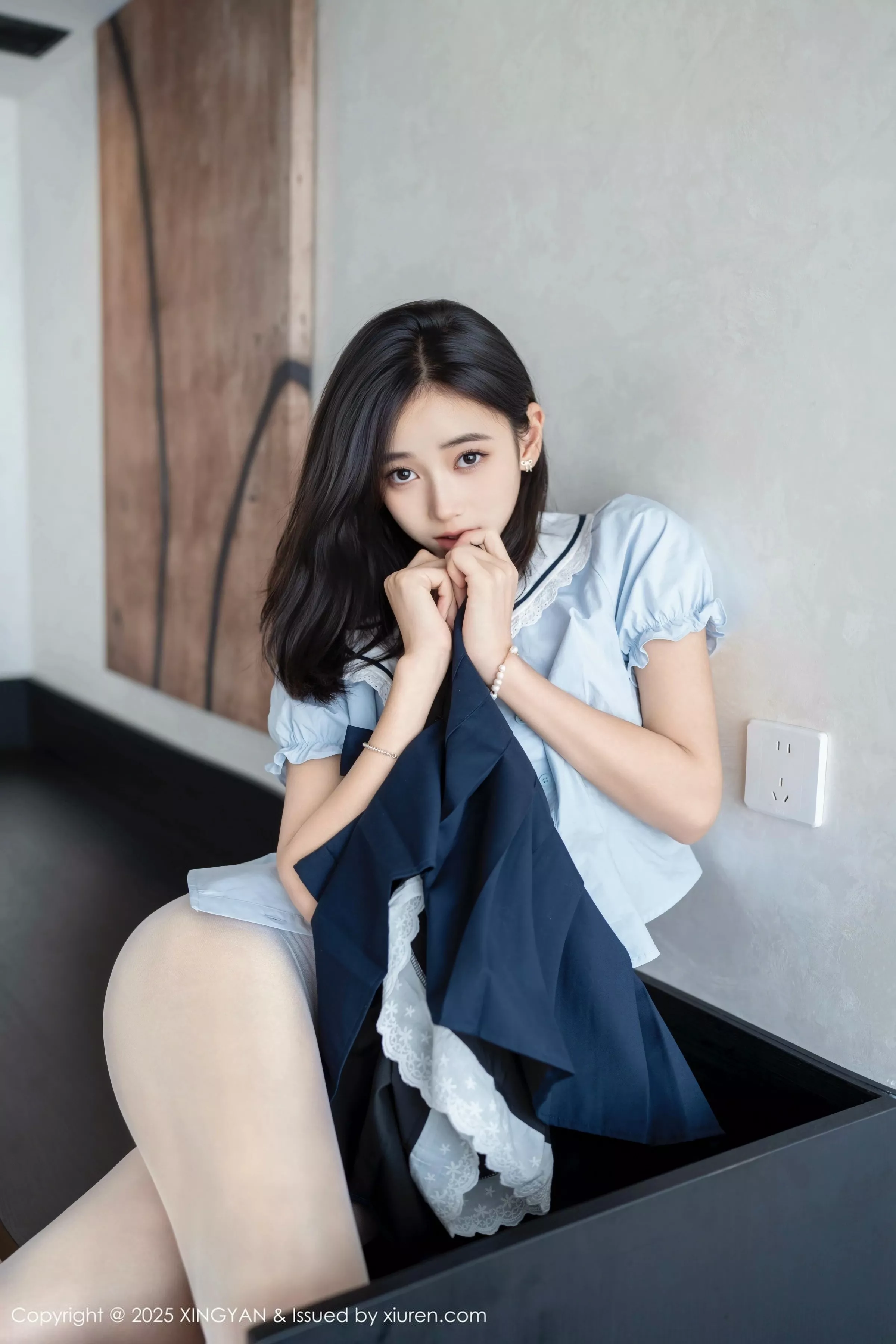 秀人集.com_[XINGYAN星颜社]VOL.360_模特时安安性感深色短裙配超薄无内白丝秀柔美身姿诱惑写真81P