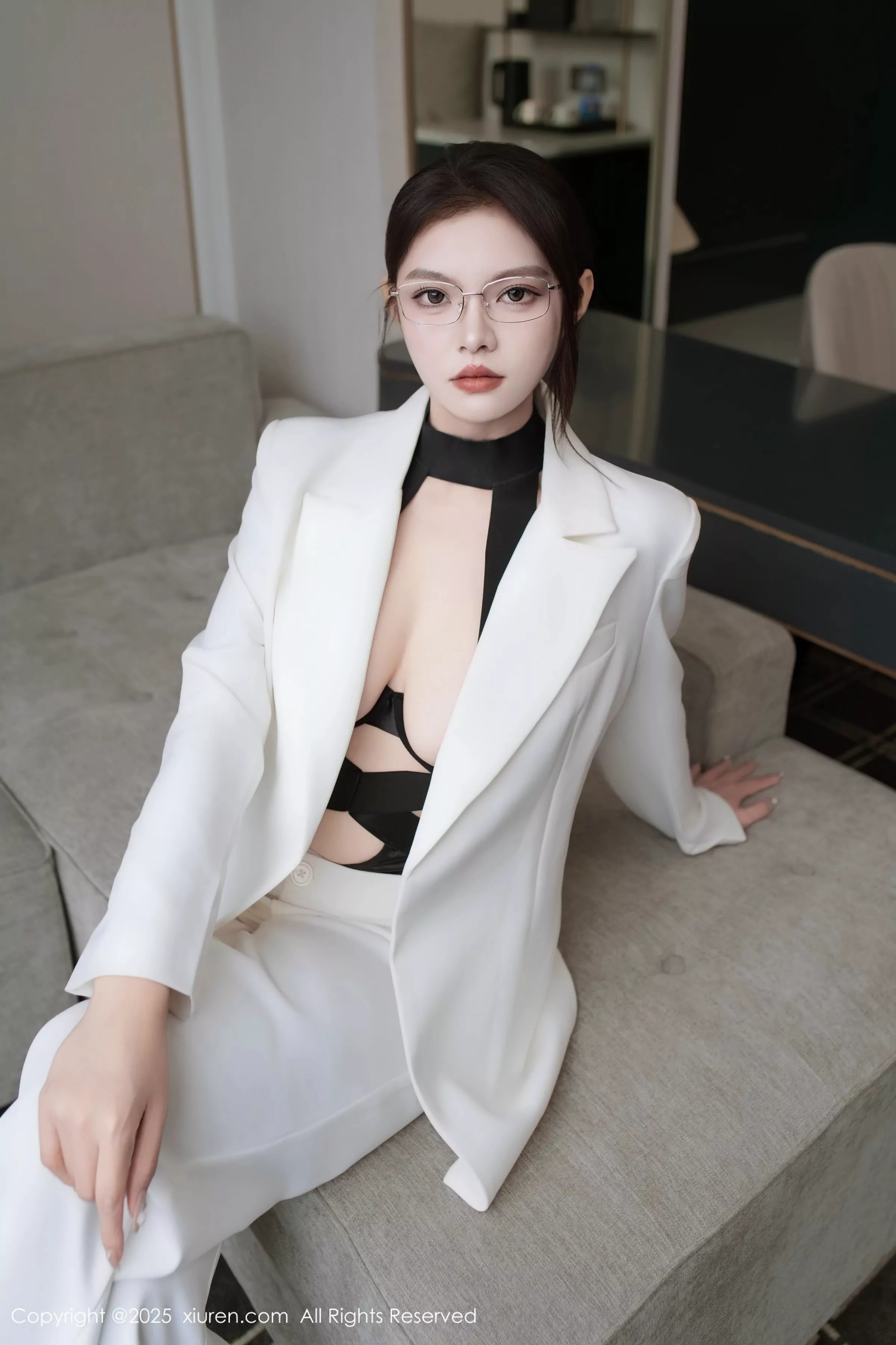 秀人集.com_[XiuRen秀人网]No.10464_新人模特冬安白色西服露黑色情趣内衣配黑丝袜秀丰满身材诱惑写真94P