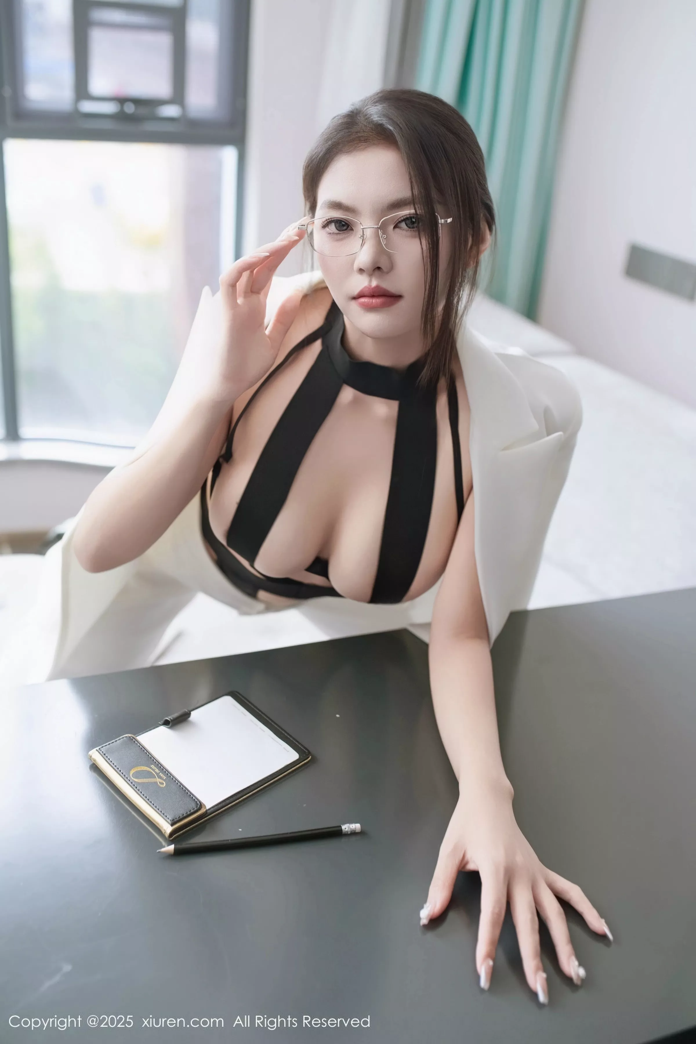 秀人集.com_[XiuRen秀人网]No.10464_新人模特冬安白色西服露黑色情趣内衣配黑丝袜秀丰满身材诱惑写真94P