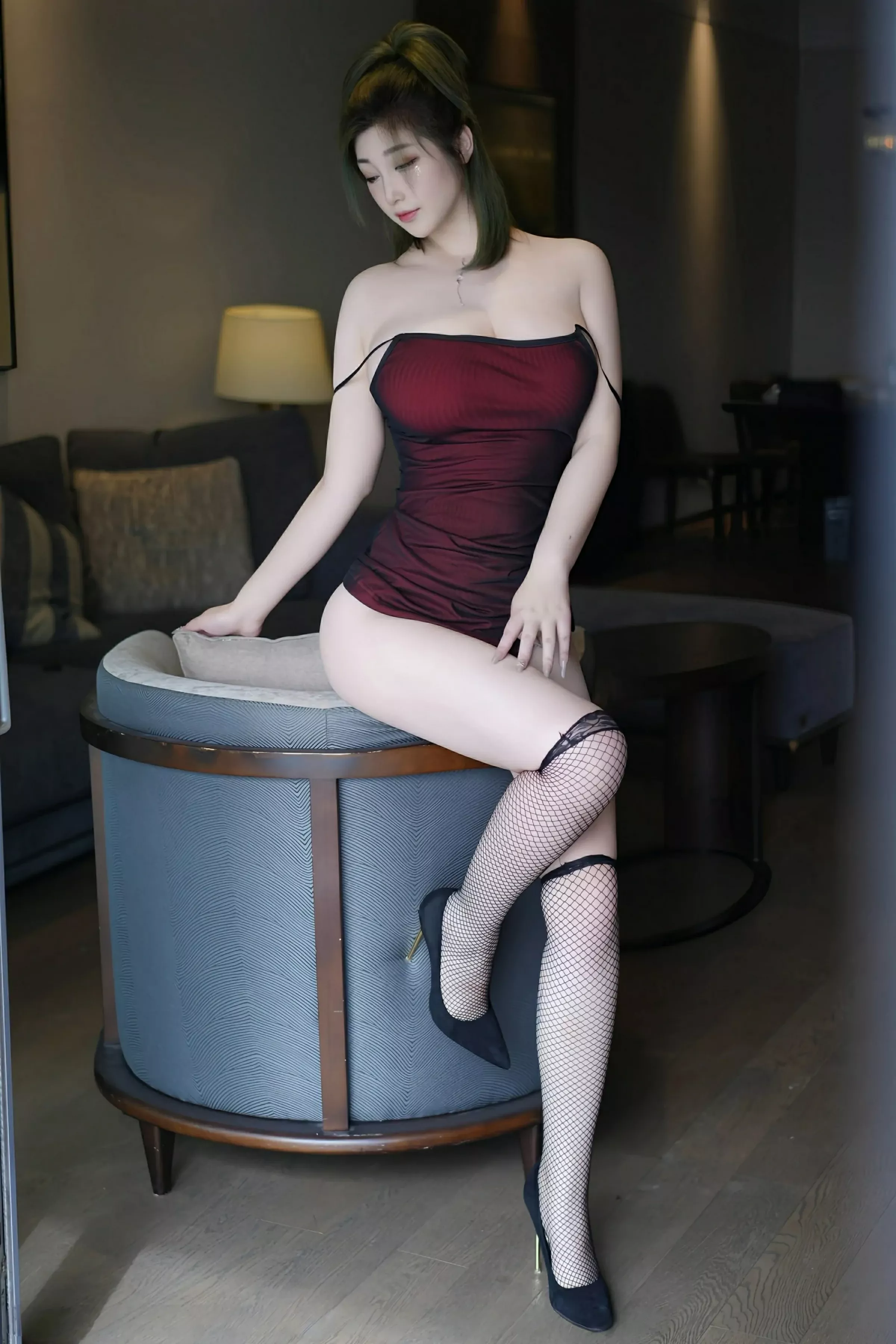 秀人集.com_[XiuRen秀人网]No.10476_女神妲己_Toxic性感红色情趣服饰配黑丝网袜秀丰满身材诱惑写真65P