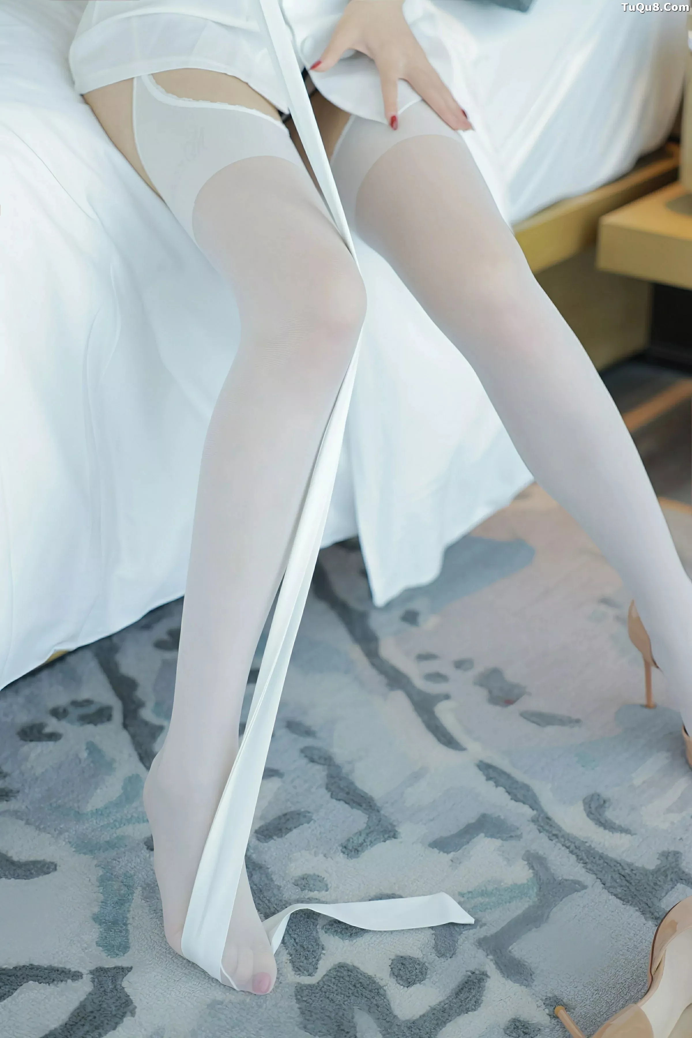 秀人集.com_[XiuRen秀人网]No.10507_模特玥儿玥er性感白色护士制服配白丝吊袜秀曼妙身姿诱惑写真72P