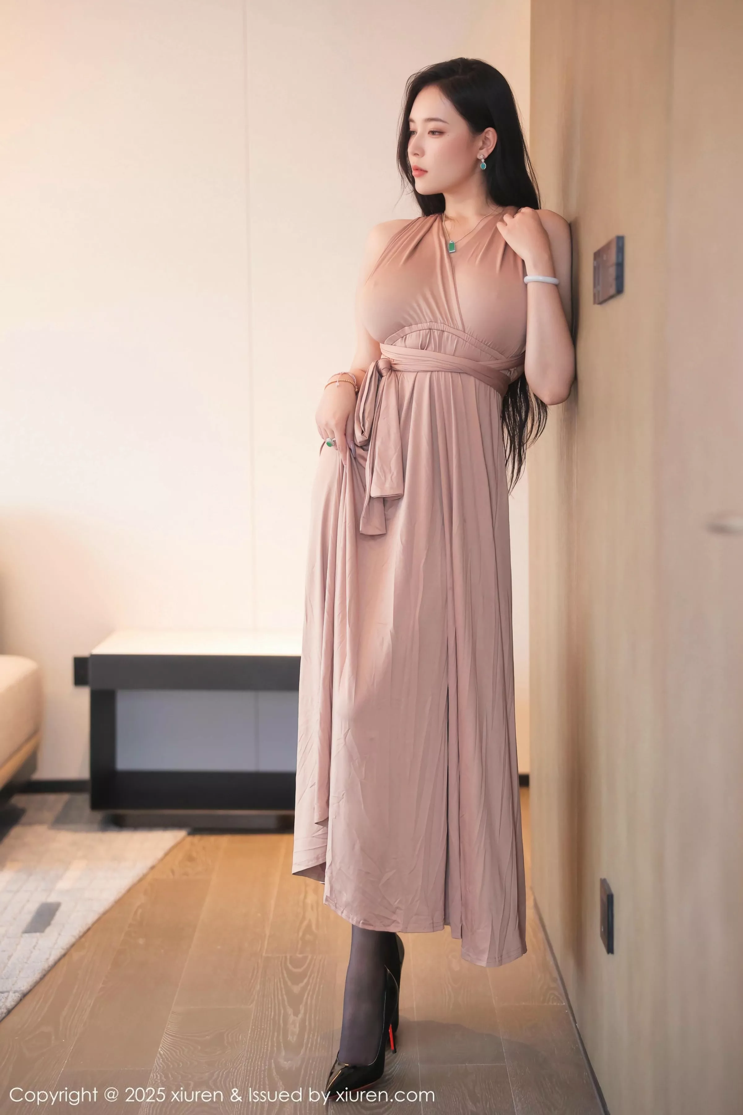 秀人集.com_[XiuRen秀人网]No.10432_模特娜比性感暖灰色长裙配超薄无内黑丝秀凹凸身材撩人诱惑写真87P