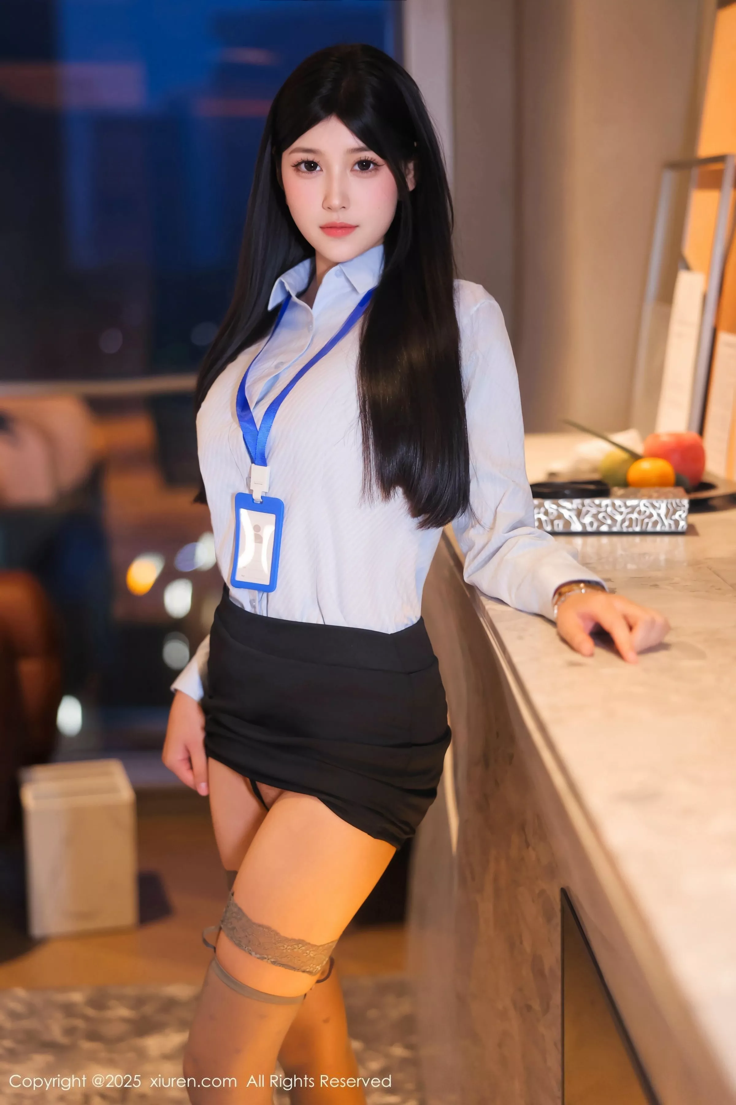 秀人集.com_[XiuRen秀人网]No.10440_模特余安安OL服饰露黑色情趣内衣配灰丝袜秀凹凸身材诱惑写真69P