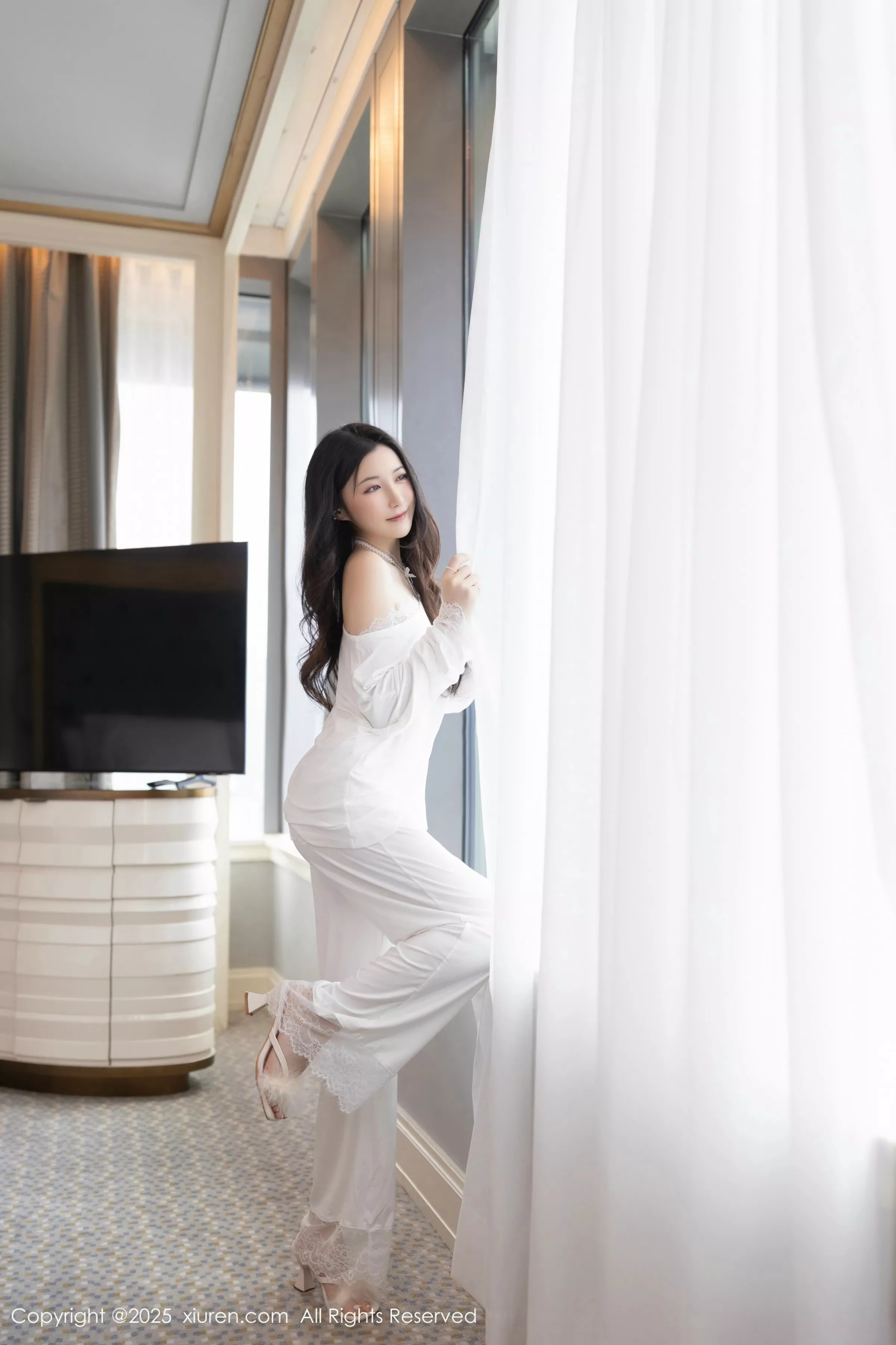 秀人集.com_[XiuRen秀人网]No.10445_模特鱼子酱Fish性感白色连衣裙露白色内衣秀曼妙身材诱惑写真81P