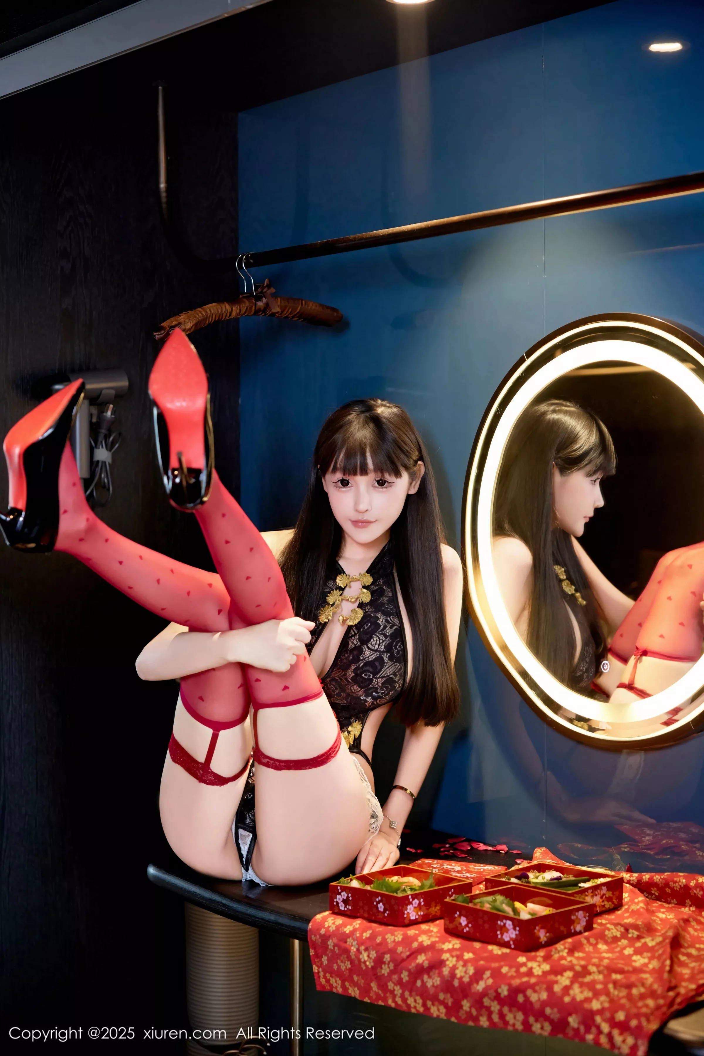 秀人集.com_[XiuRen秀人网]No.10448_模特智恩baby性感黑色蕾丝情趣旗袍配红丝袜秀丰腴身姿诱惑写真47P