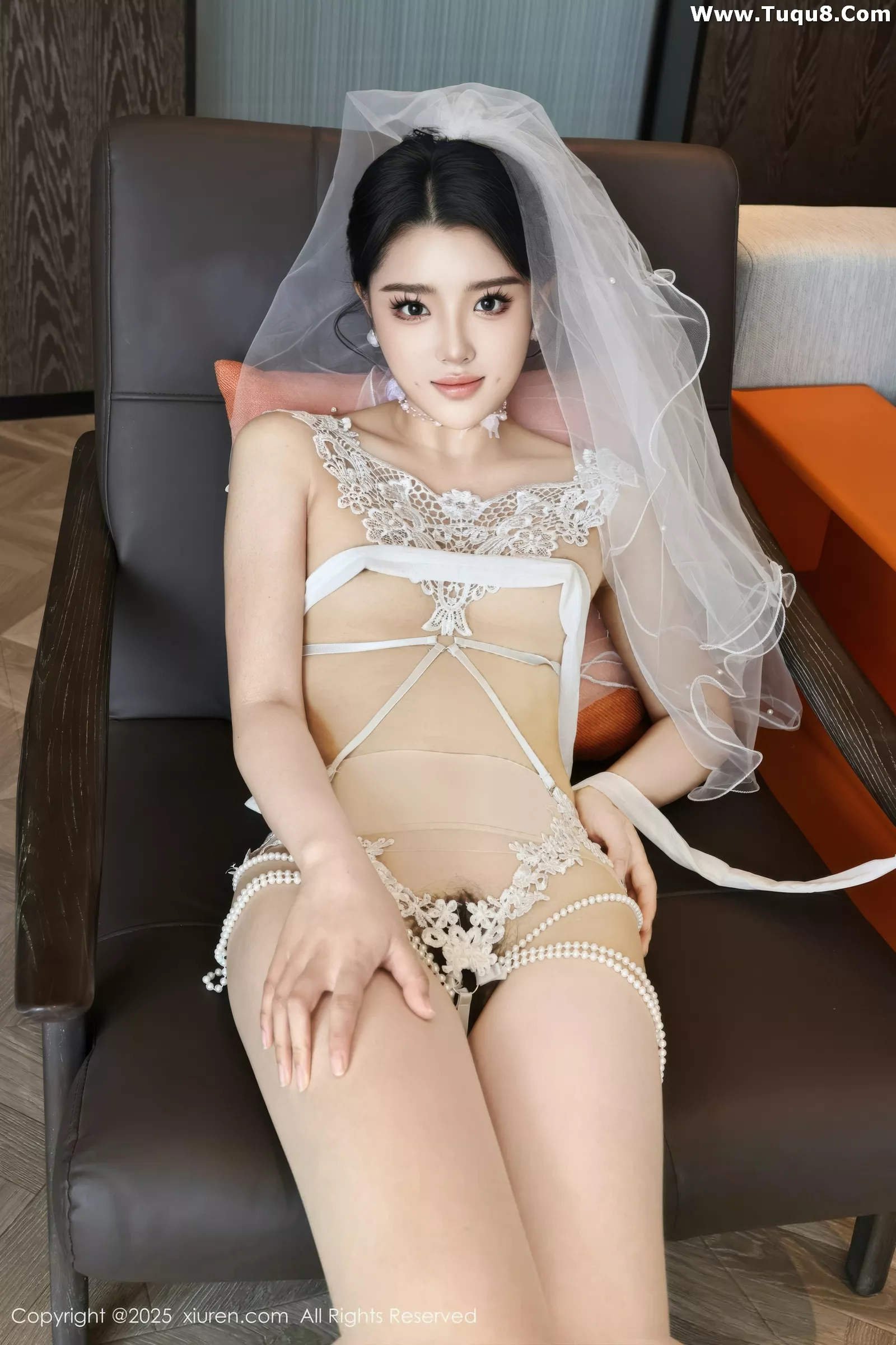 秀人集.com_[XiuRen秀人网]No.10559_新人模特糯梨子性感白色情趣婚纱配白色丝袜秀曼妙身姿诱惑写真70P