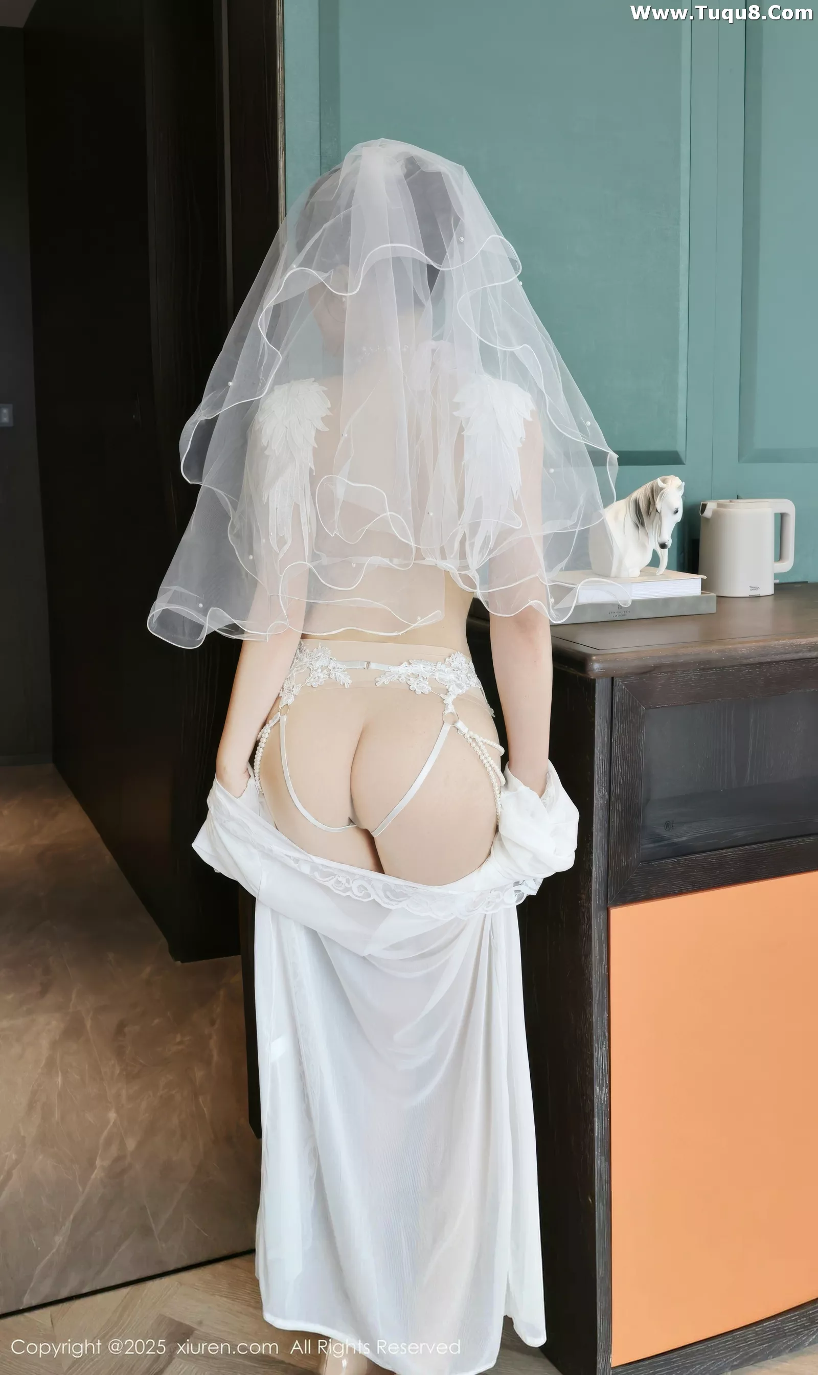 秀人集.com_[XiuRen秀人网]No.10559_新人模特糯梨子性感白色情趣婚纱配白色丝袜秀曼妙身姿诱惑写真70P