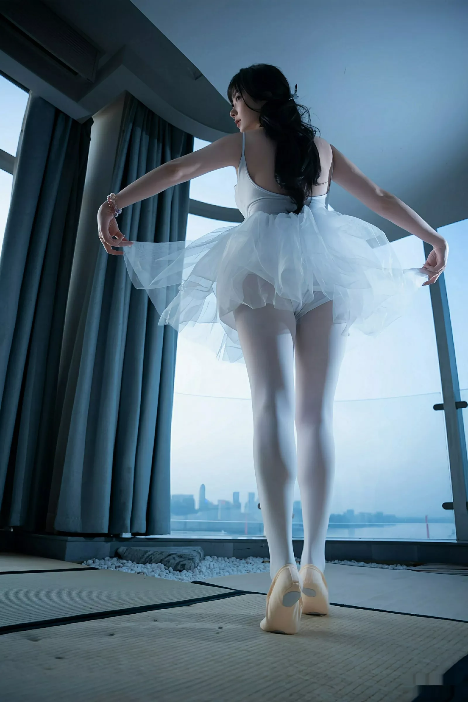 秀人集.com_[XiuRen秀人网]No.10575_模特软情性感白色芭蕾短裙配白色丝袜秀曼妙身姿完美诱惑写真78P