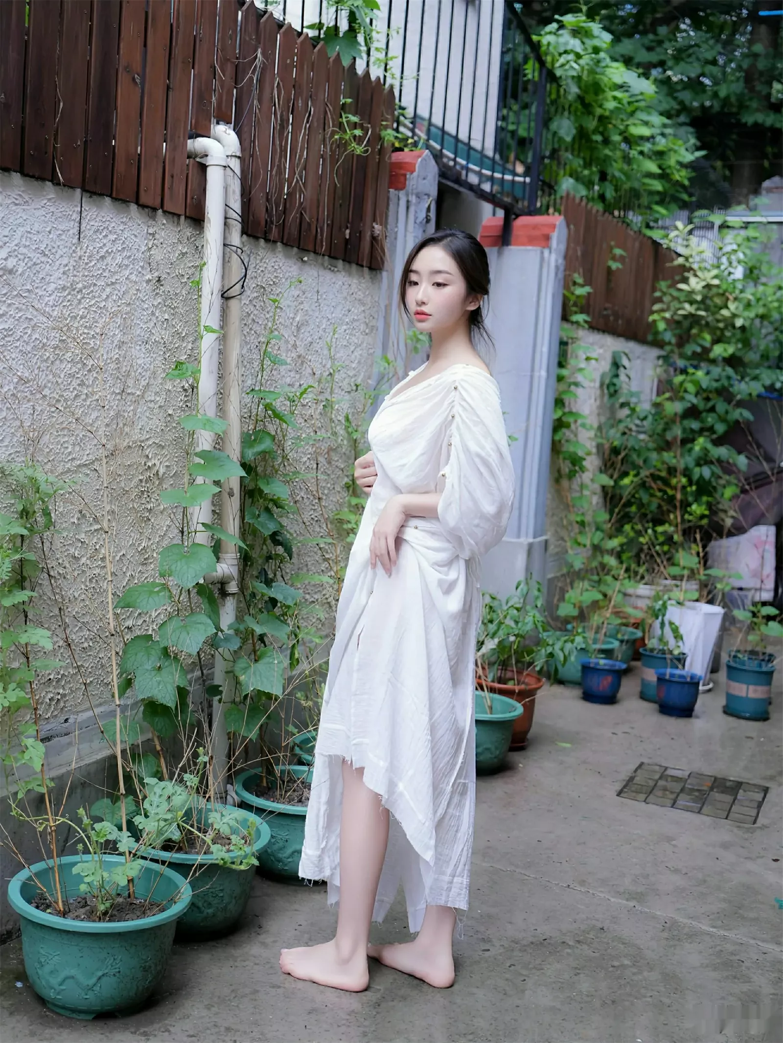 秀人集.com_[XiuRen秀人网]No.10603_模特楠芝性感白色长袍半脱露白色丁字裤秀惹火身材撩人诱惑写真77P