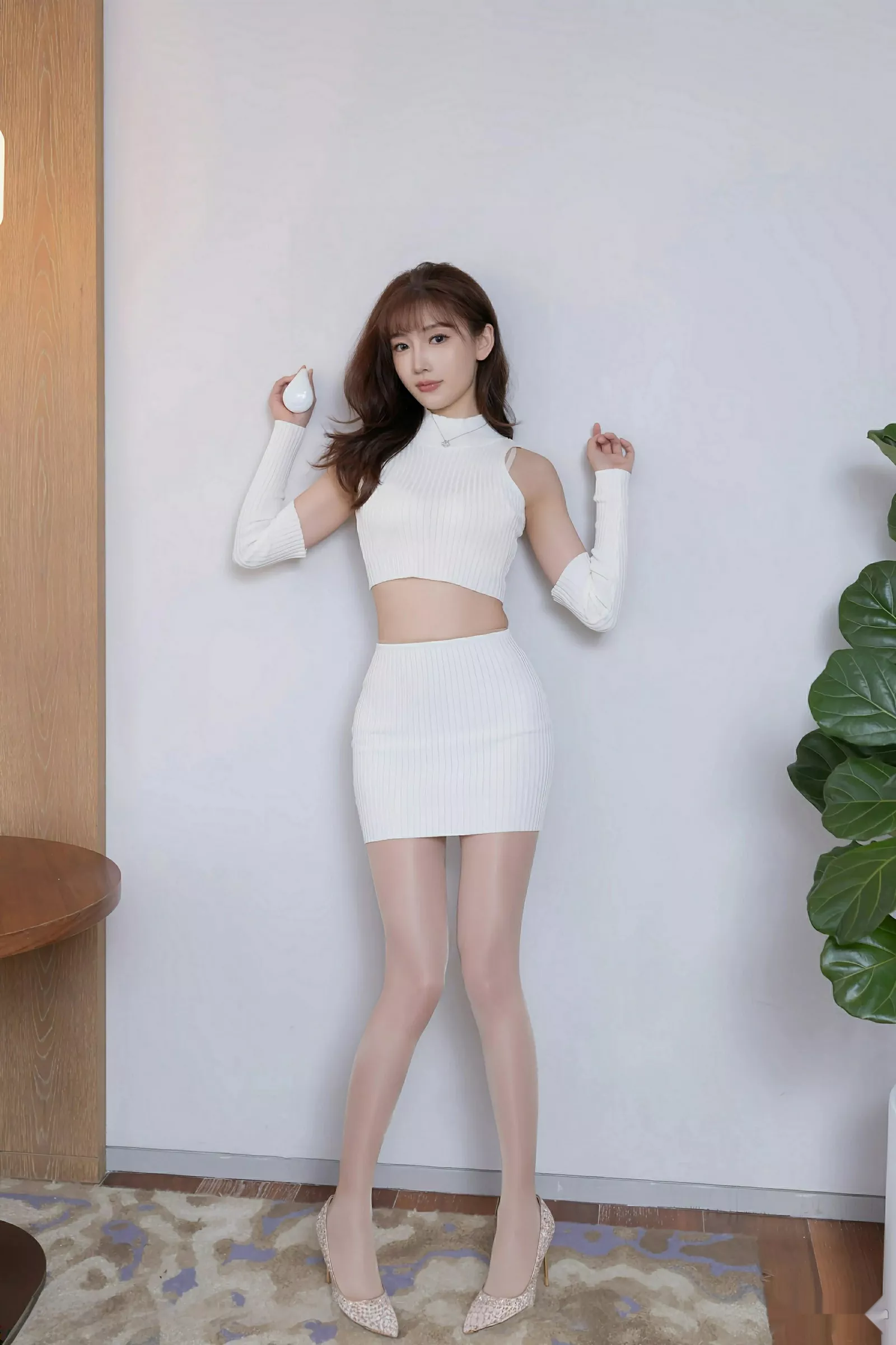 秀人集.com_[XiuRen秀人网]No.10608_模特陆萱萱性感白色短裙套装配超薄肉丝秀柔美身姿诱惑写真80P