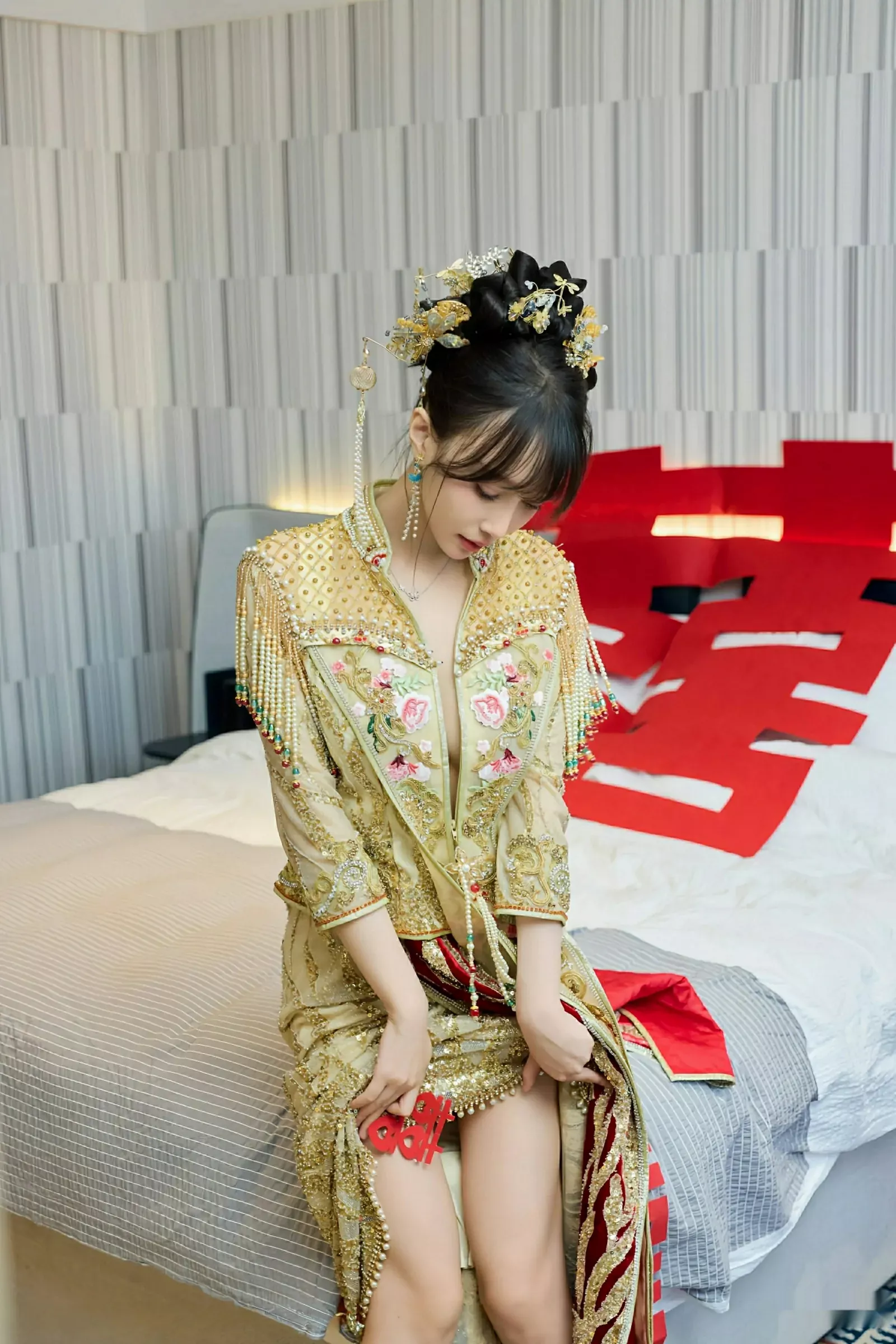 秀人集.com_[XiuRen秀人网]No.10567_模特玥儿玥er性感红色蕾丝内衣配超薄肉丝秀完美身材诱惑写真72P