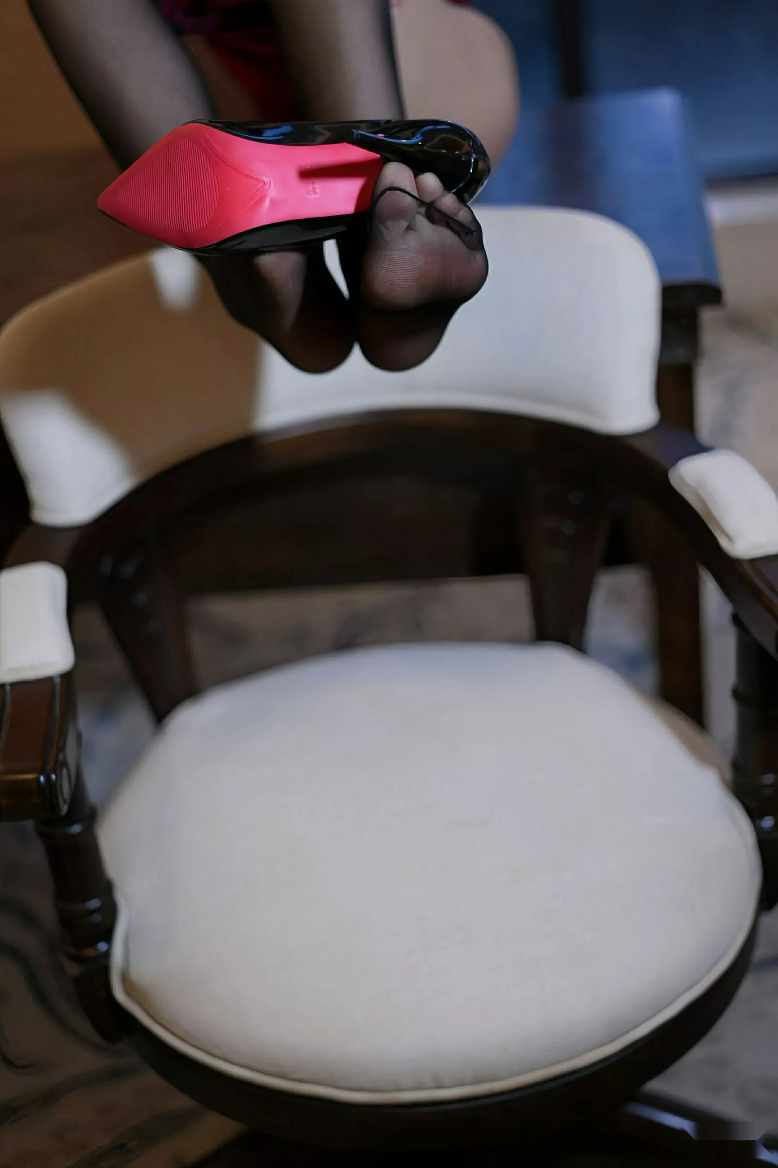 秀人集.com_[YouMi尤蜜荟]Vol.1152_模特凯竹Quinn性感红色连衣短裙配黑丝吊袜秀丰腴身姿诱惑写真59P