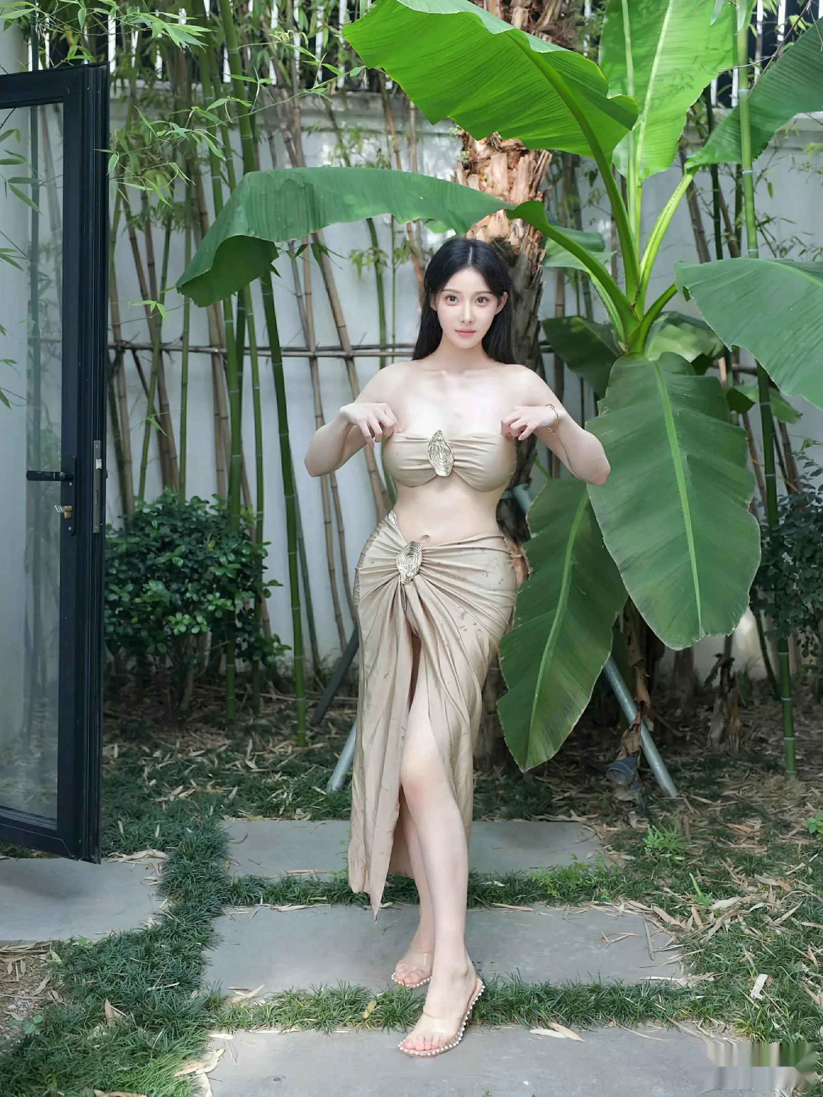 秀人集.com_[XiuRen秀人网]No.10618_模特梨霜儿户外泳池性感金色泳衣半脱秀凹凸身材撩人诱惑写真84P