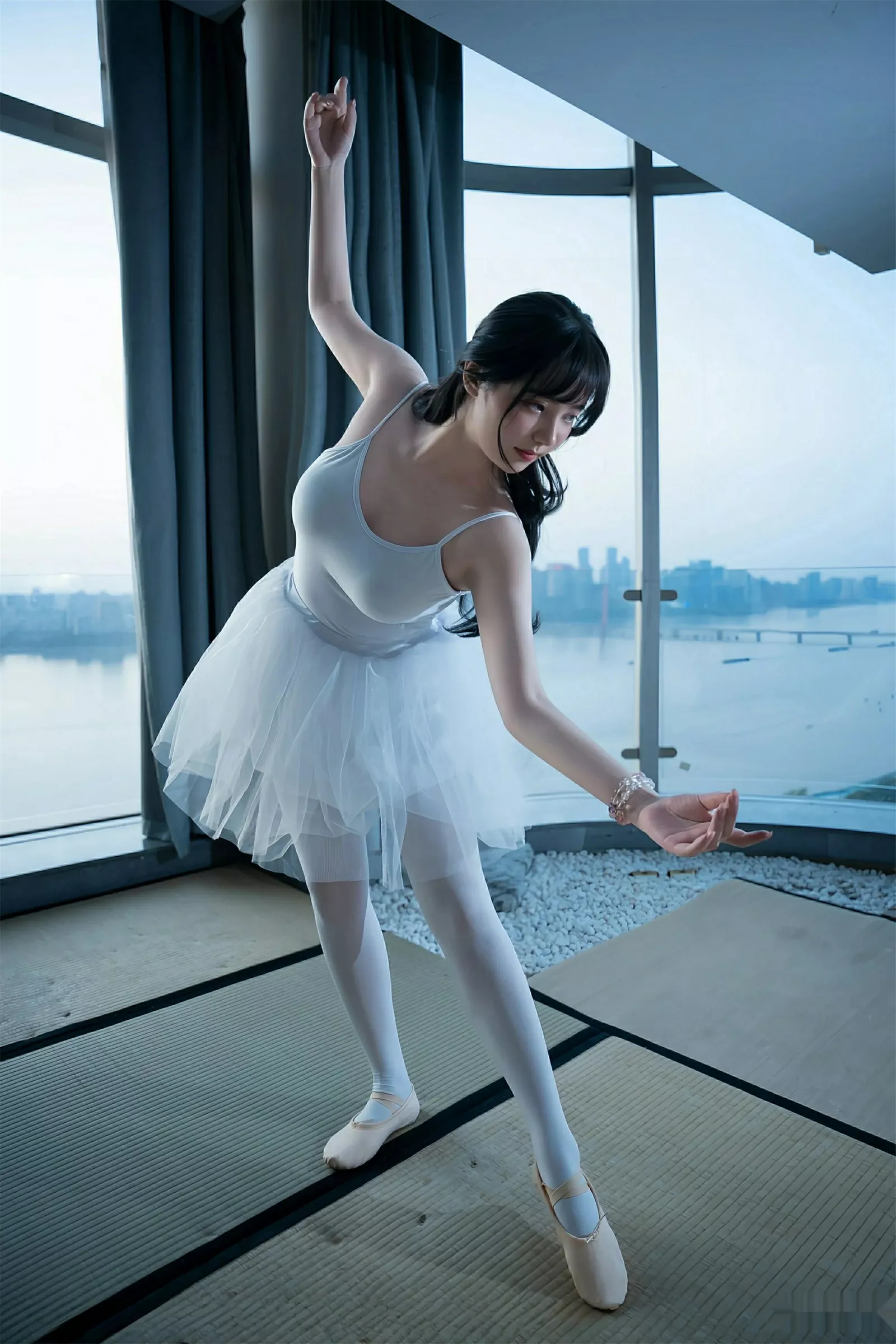 秀人集.com_[XiuRen秀人网]No.10575_模特软情性感白色芭蕾短裙配白色丝袜秀曼妙身姿完美诱惑写真78P