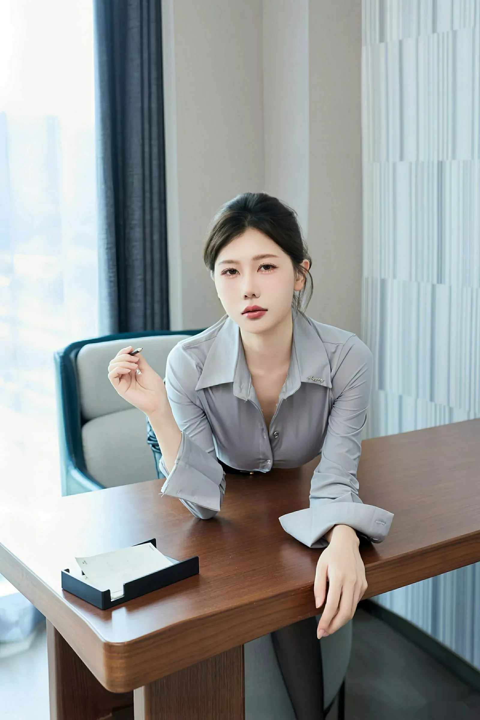 秀人集.com_[XiuRen秀人网]No.10604_模特尹甜甜性感衬衫配黑皮短裙露超薄黑丝秀完美身材诱惑写真80P